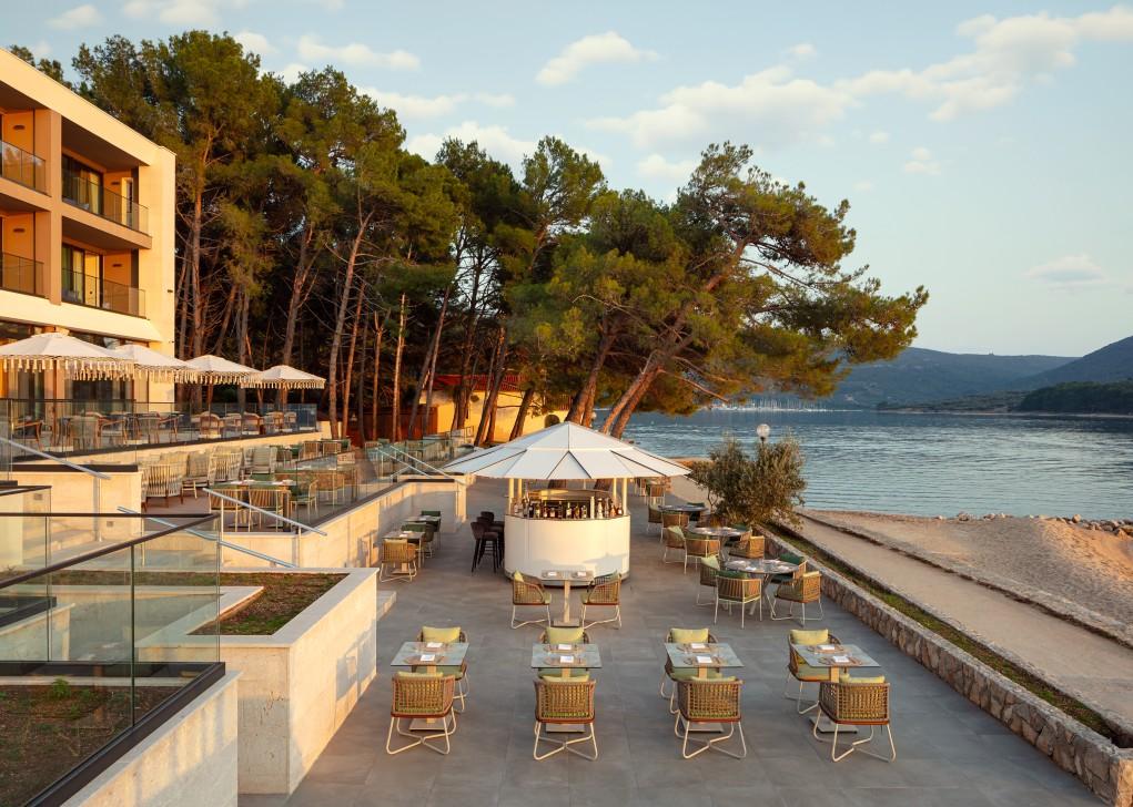 The Creski Beach Bar seaside lounge and dining terrace
