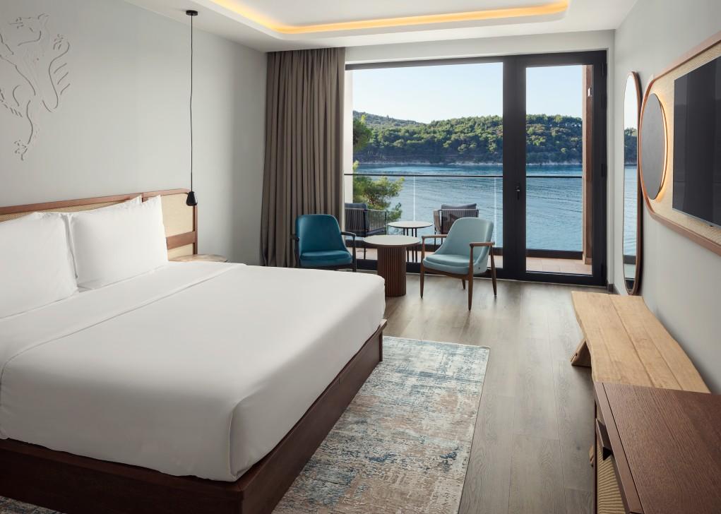 Adriatic Room with private balcony and king bed