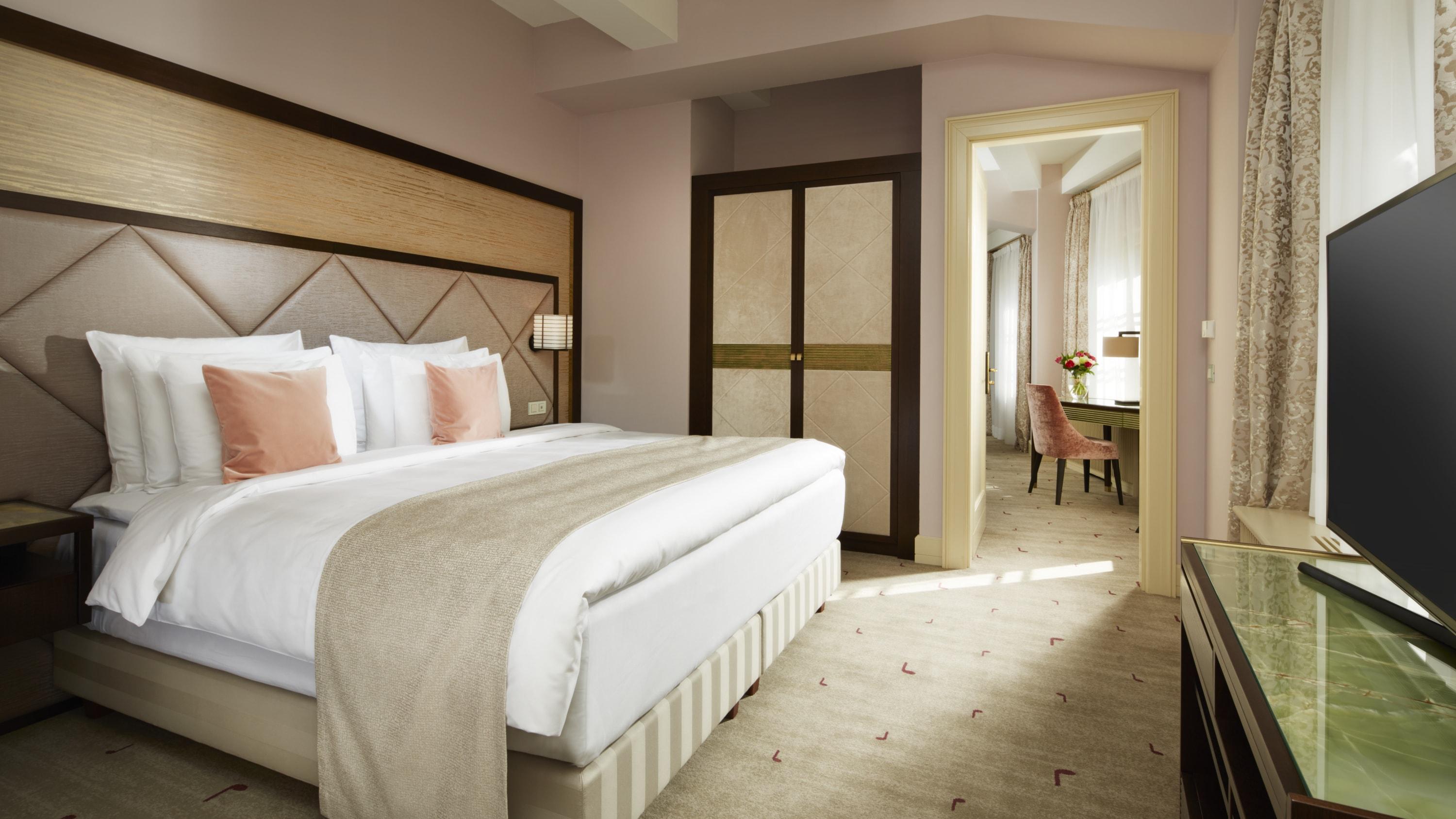 Mozart Luxury Suite Master Bedroom