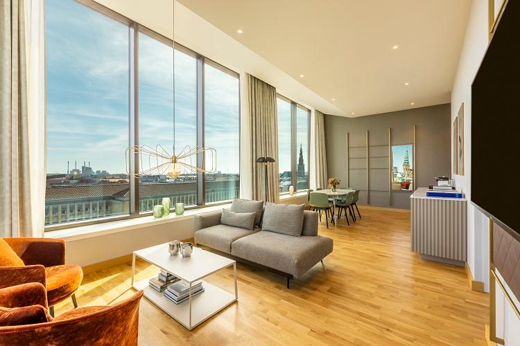 Waterfront Corner Suite Living Area