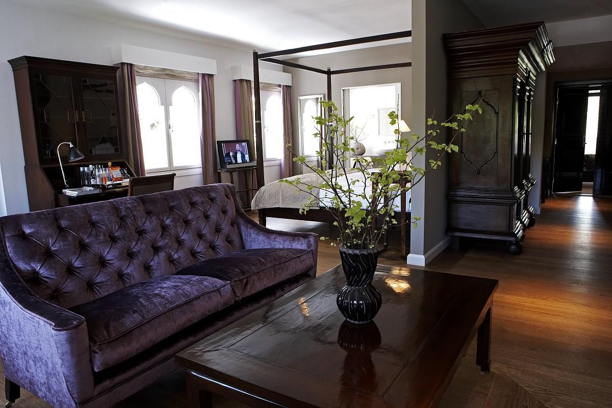 Corner Suite with Four-Poster Bed