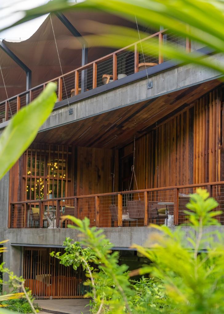 Bwa Denn Restaurant and Brewery terrazza