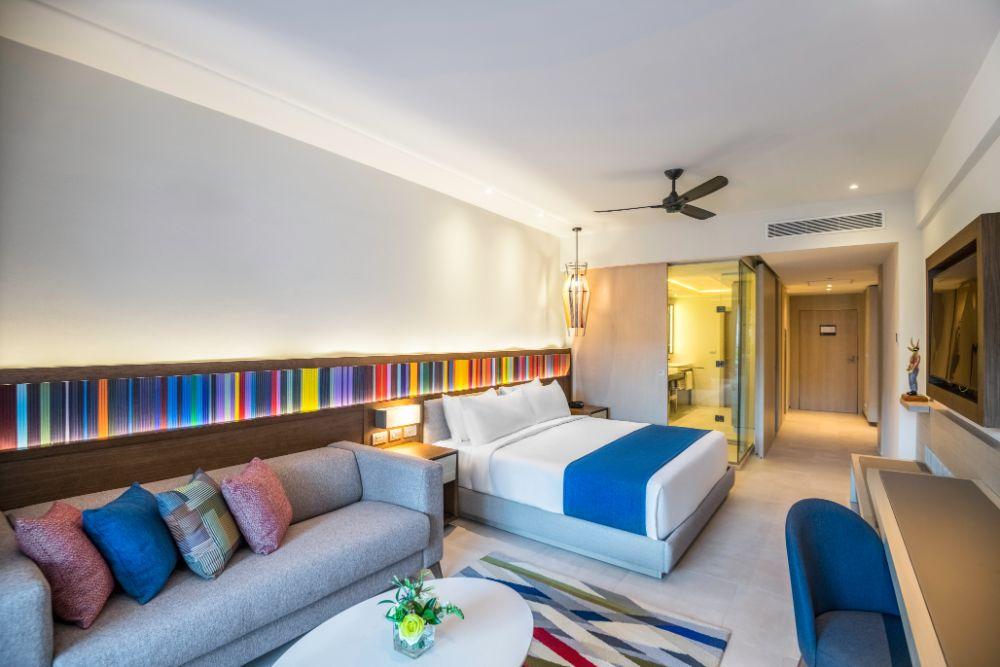Club Swim-Up Suite with Semi-Private Pool