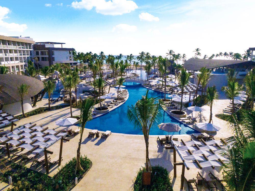 Hyatt Ziva Main Oceanfront Pool