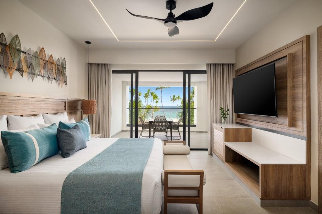 Preferred Club Master Suite Ocean Front with terrace plunge pool