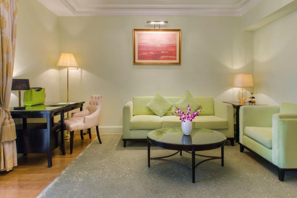 Nile Deluxe Suite Living Room