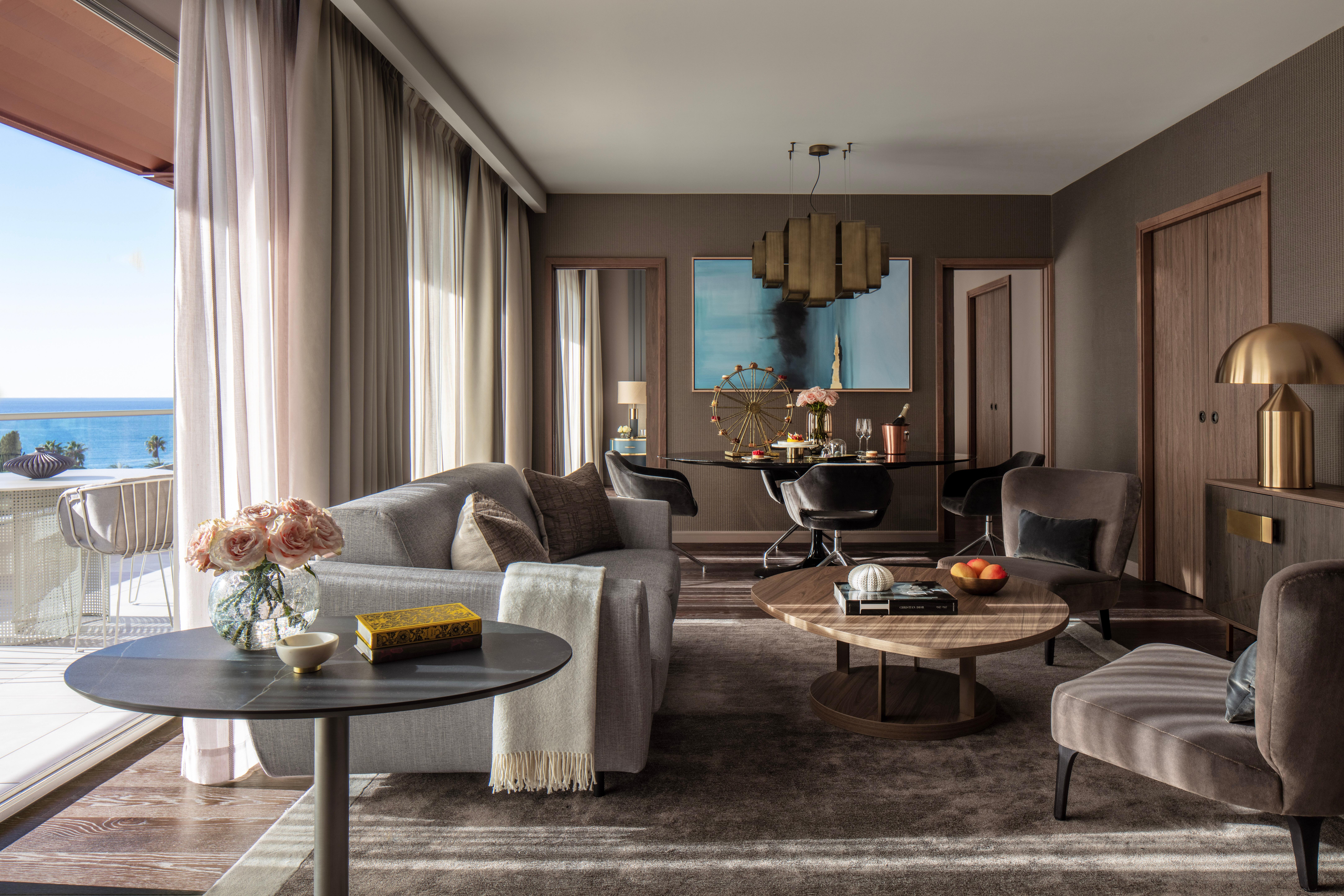 Presidential suite living salon