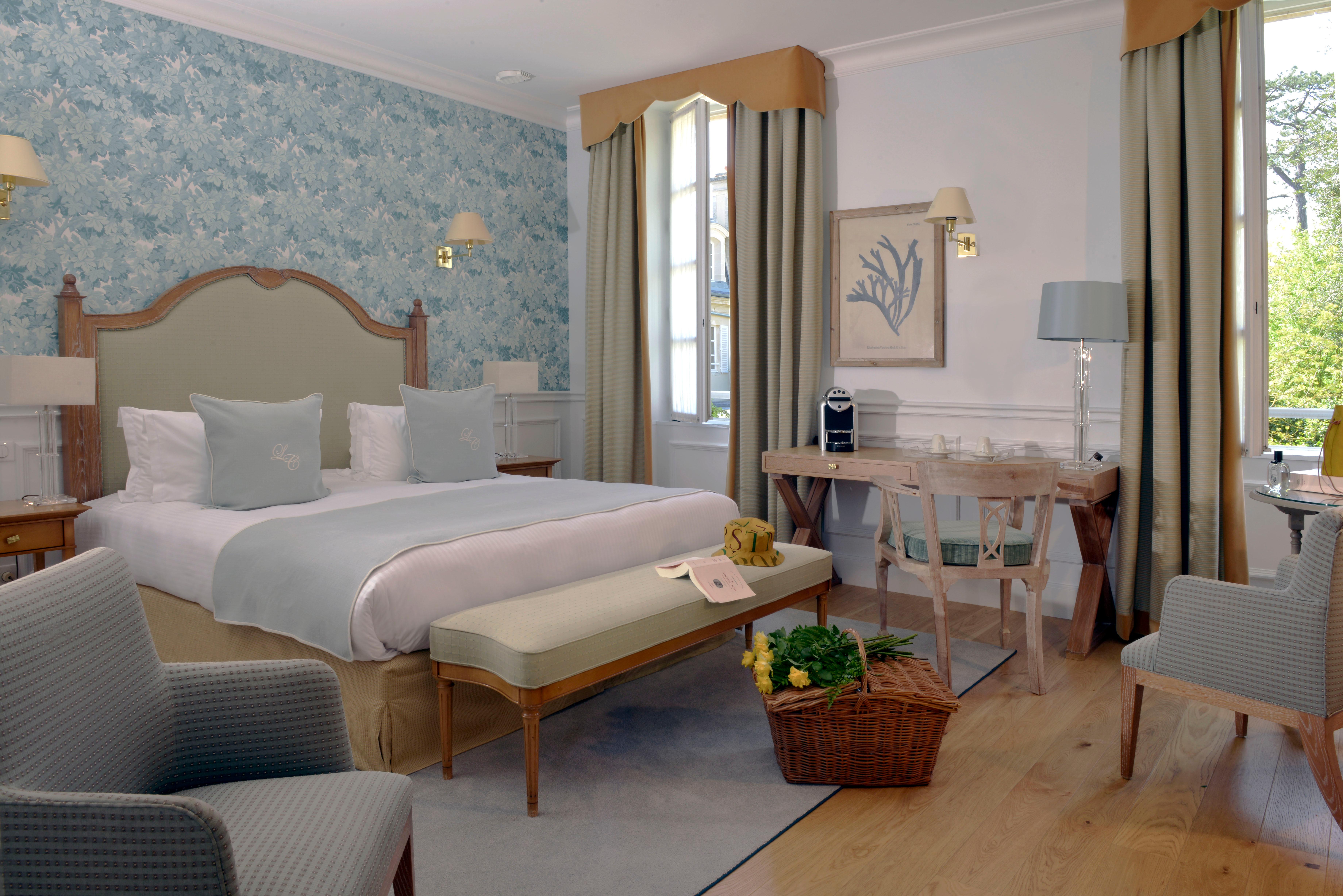 Junior Suite with antique fireplace