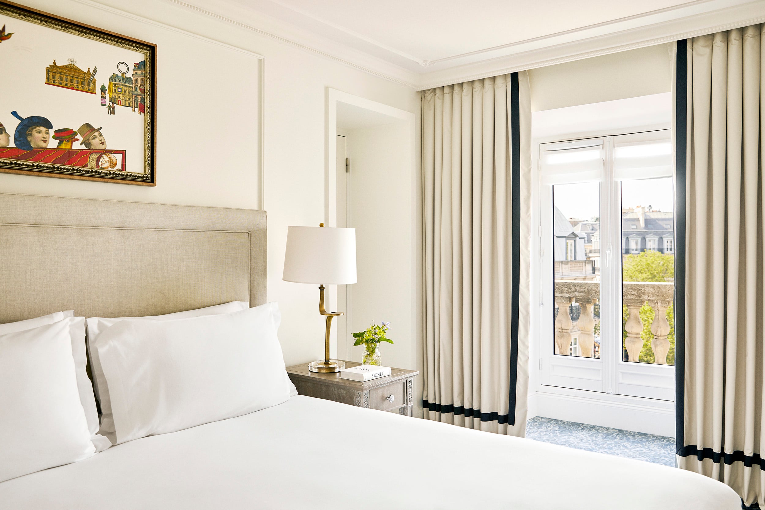 Executive Suite bedroom overlooking Opera Avenue