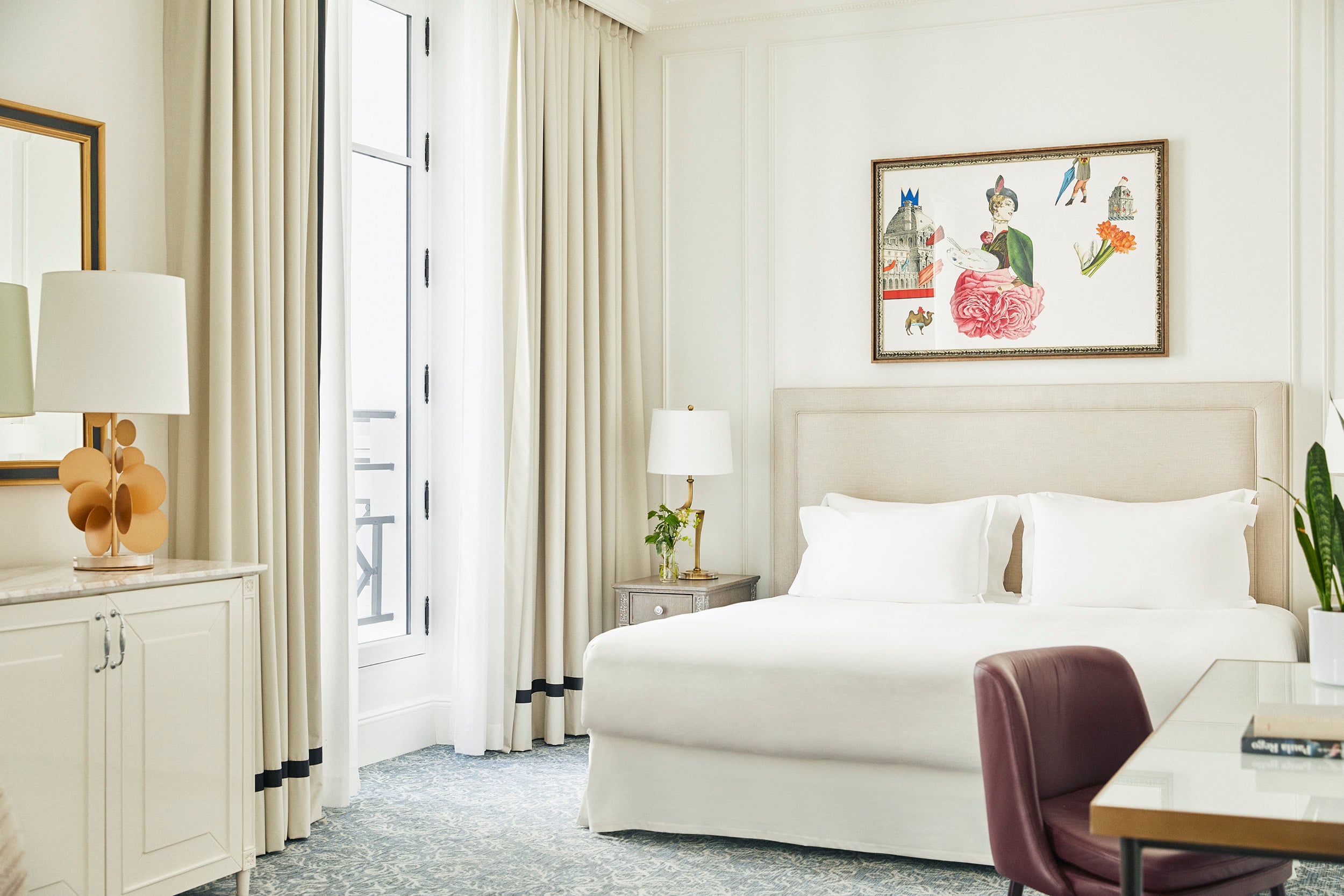 Junior Suite salon and lounge