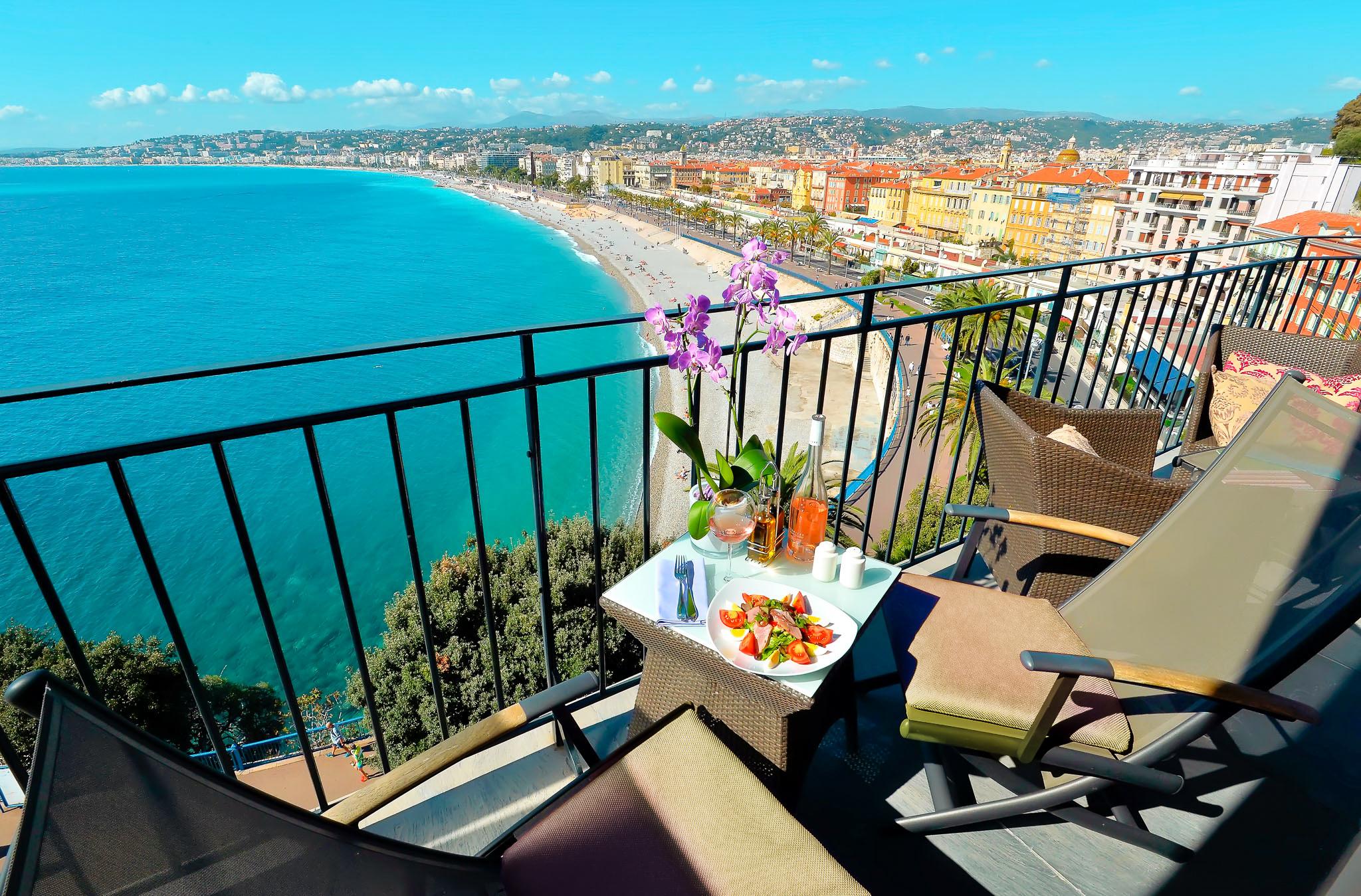 Suite Baie des Anges with outdoor jacuzzi terrace