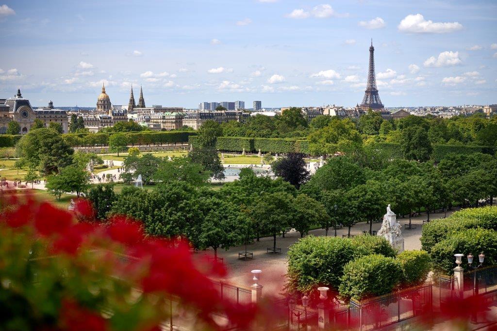 Guest room framing panoramic Eiffel Tower view