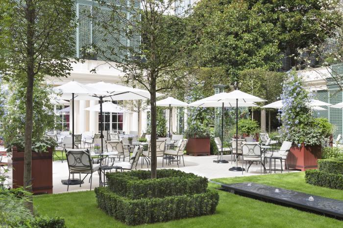 Le Jardin Français Courtyard