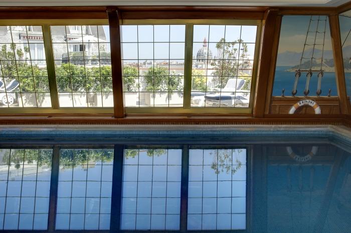 Yacht-Style Rooftop Pool