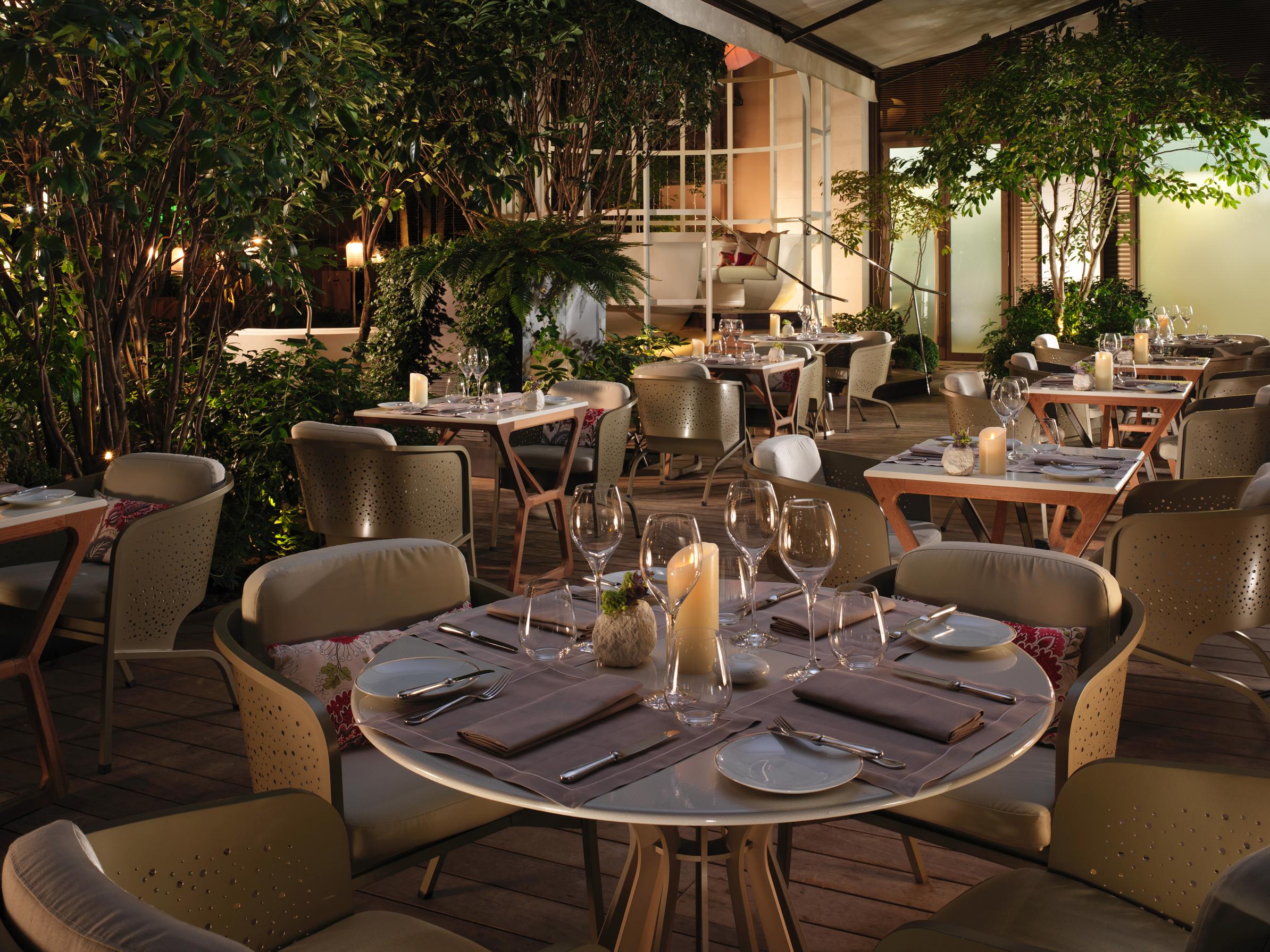 Al Fresco Garden Dining at Camélia Restaurant Mandarin Oriental Paris
