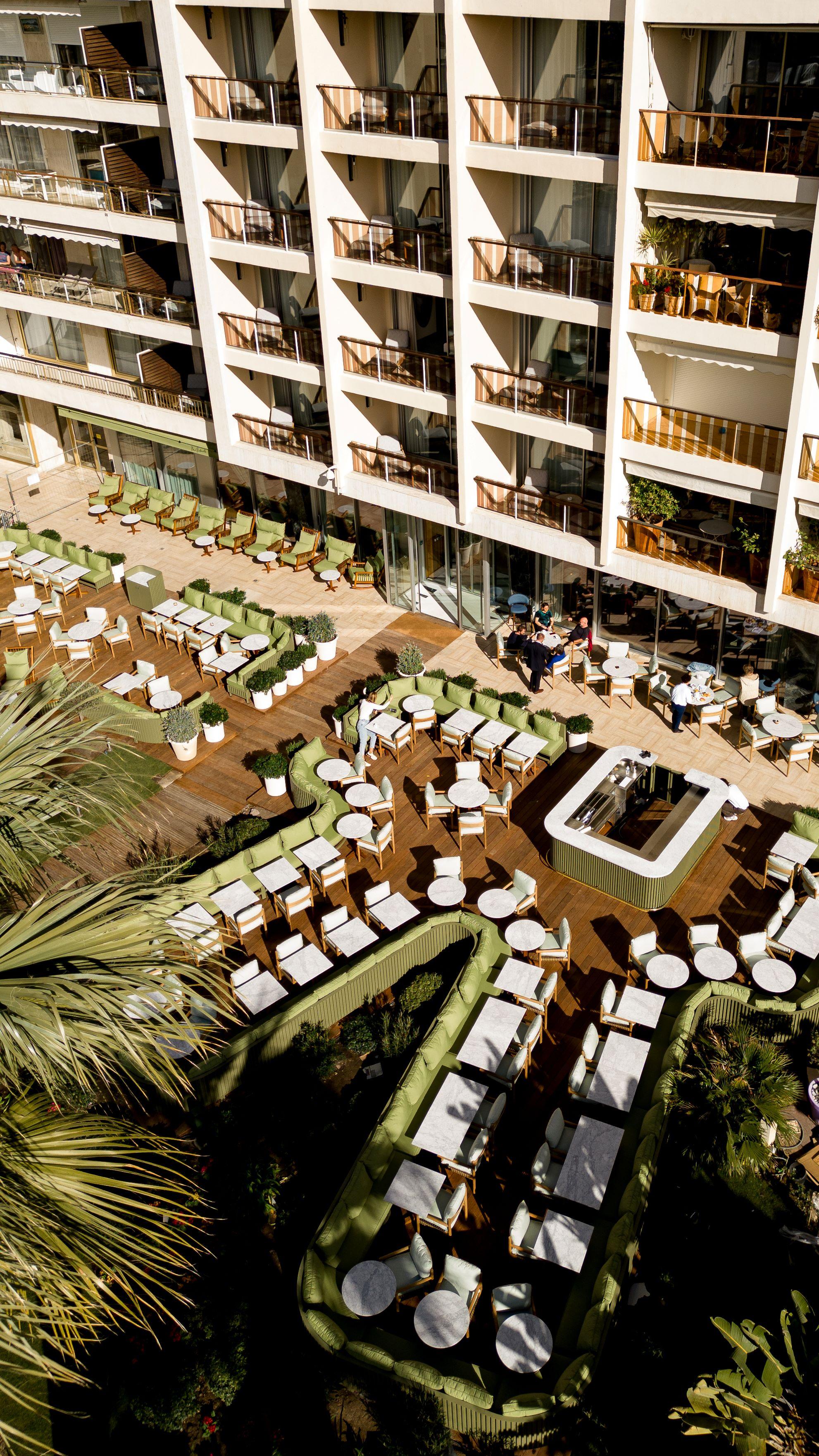4,000 sqm Private Landscaped Gardens