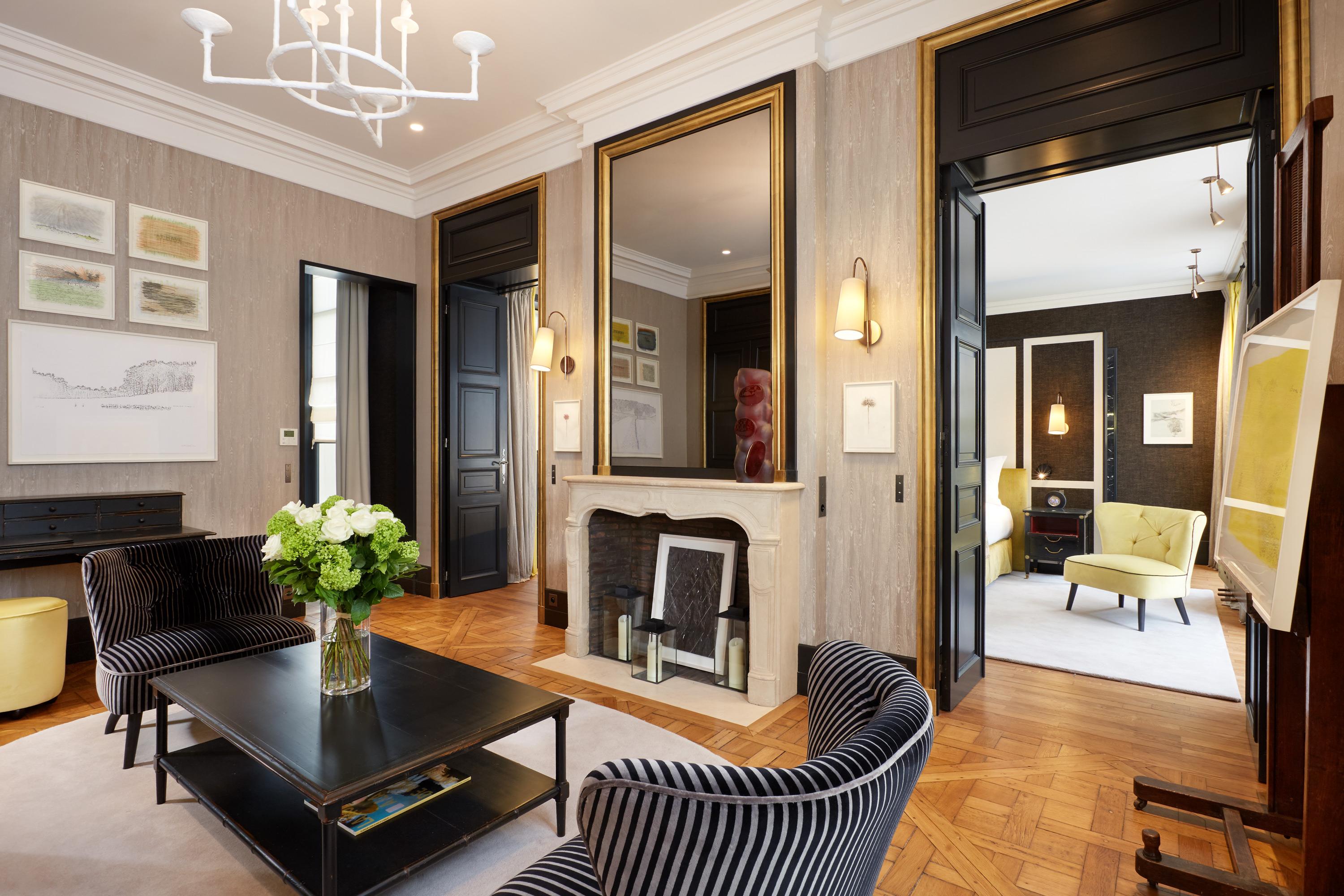 Suite de la Reine master bedroom and antique furnishings