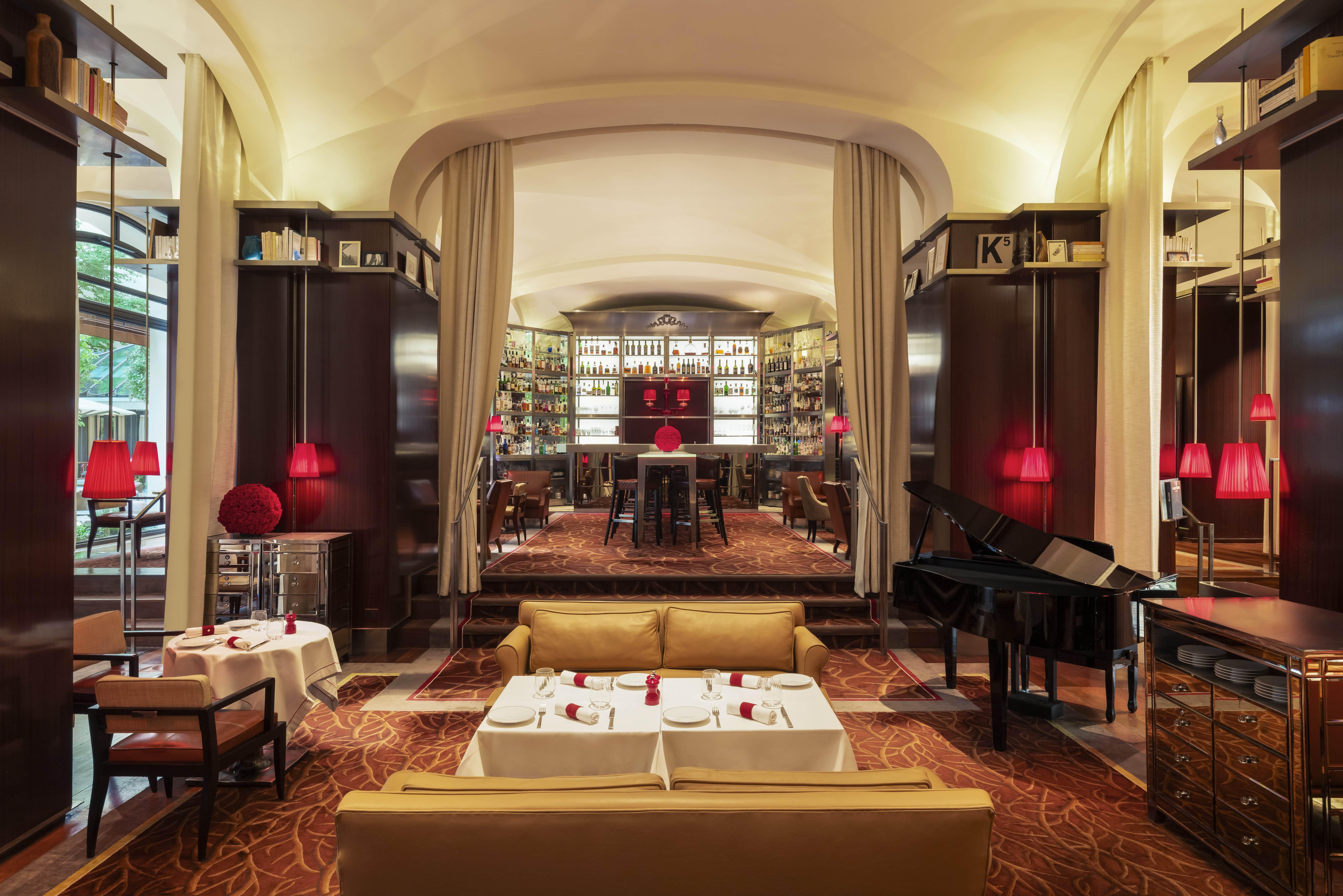 Le Bar Long Designed by Philippe Starck