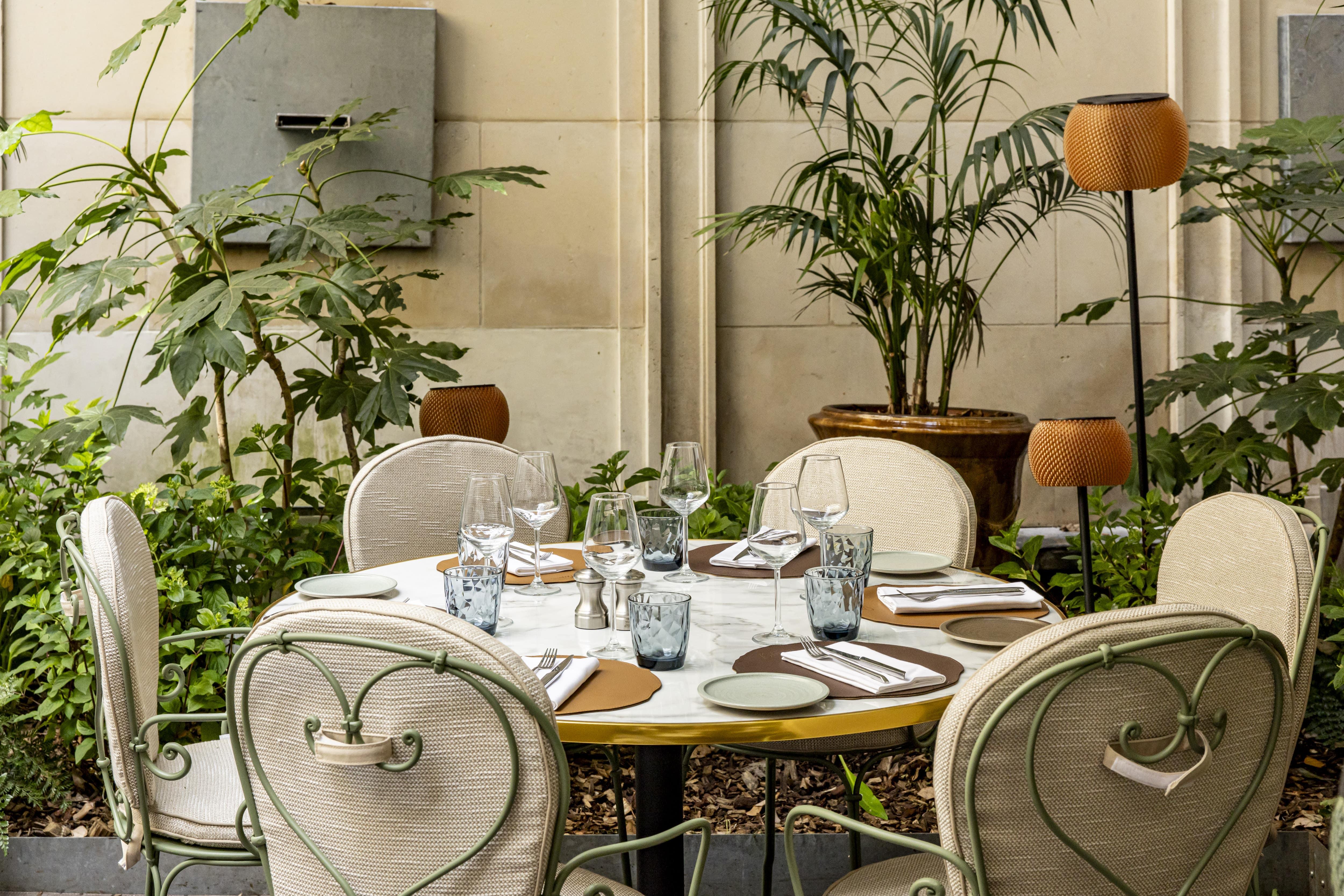 Maison Blossom Leafy Garden Patio Terrace