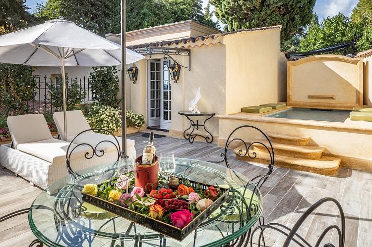 Villa Picasso Garden Residence with Private Roman Pool
