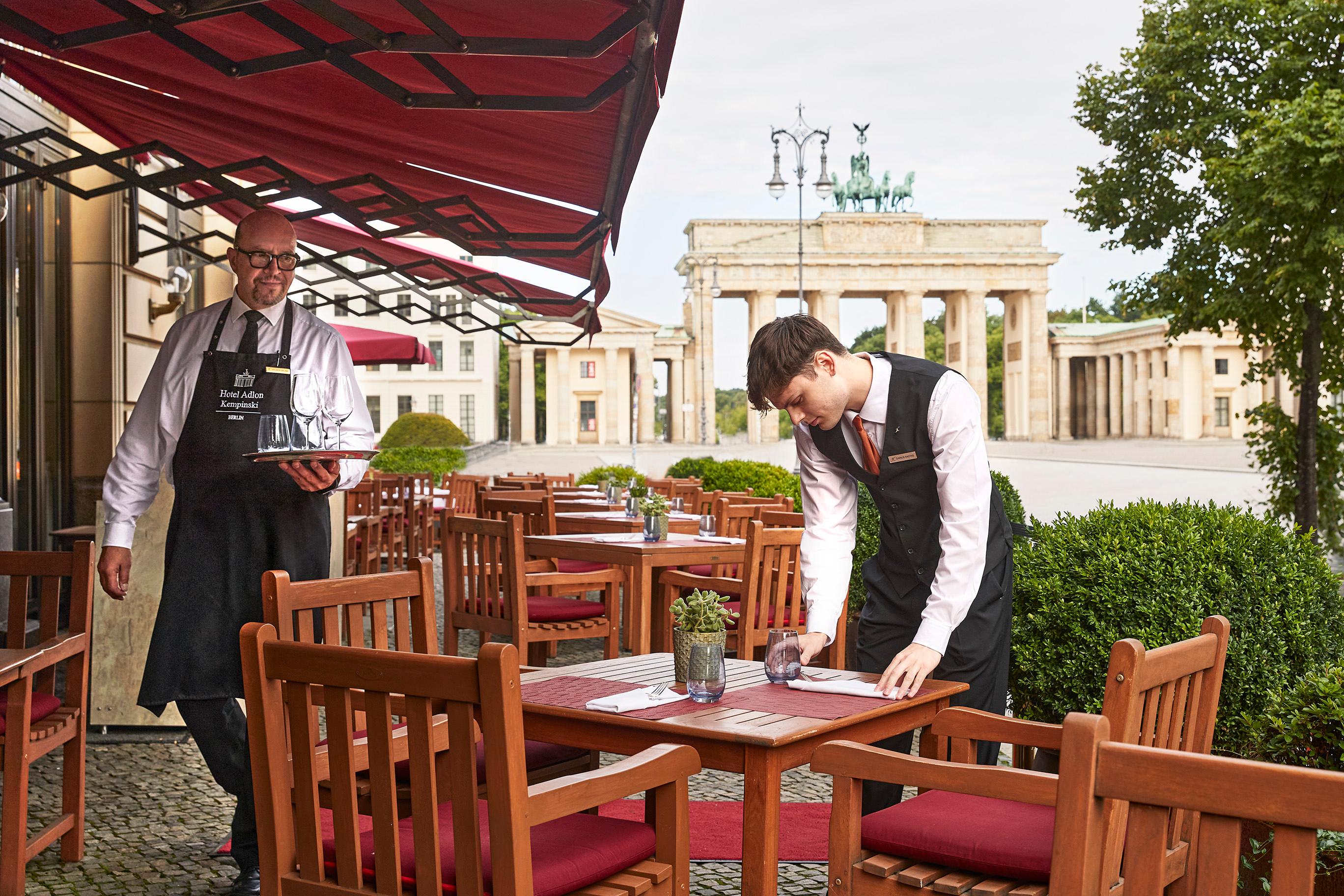 Restaurant Quarré open-air terrace overlooking Pariser Platz