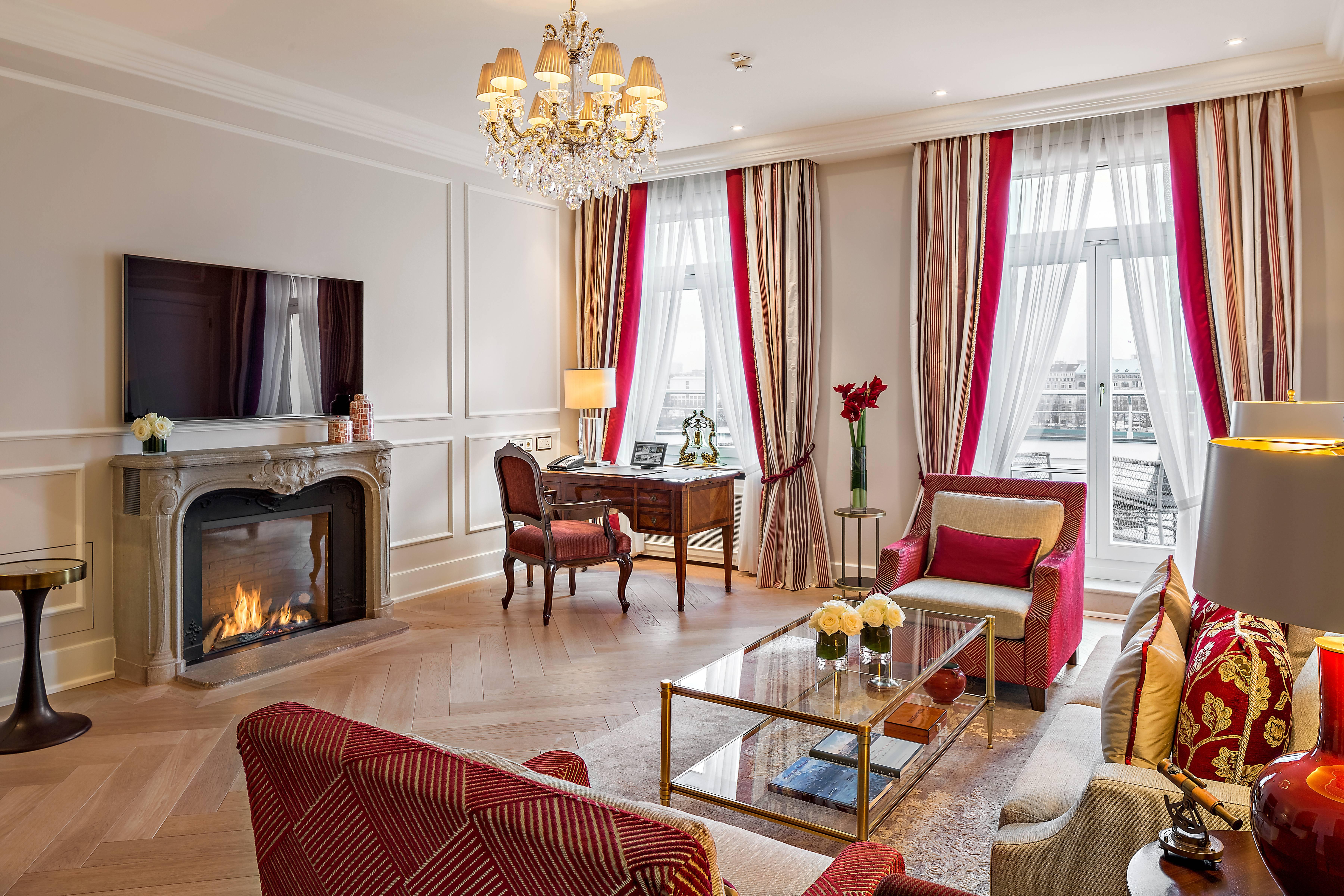 Alster Suite luxury salon with private balcony and lake views