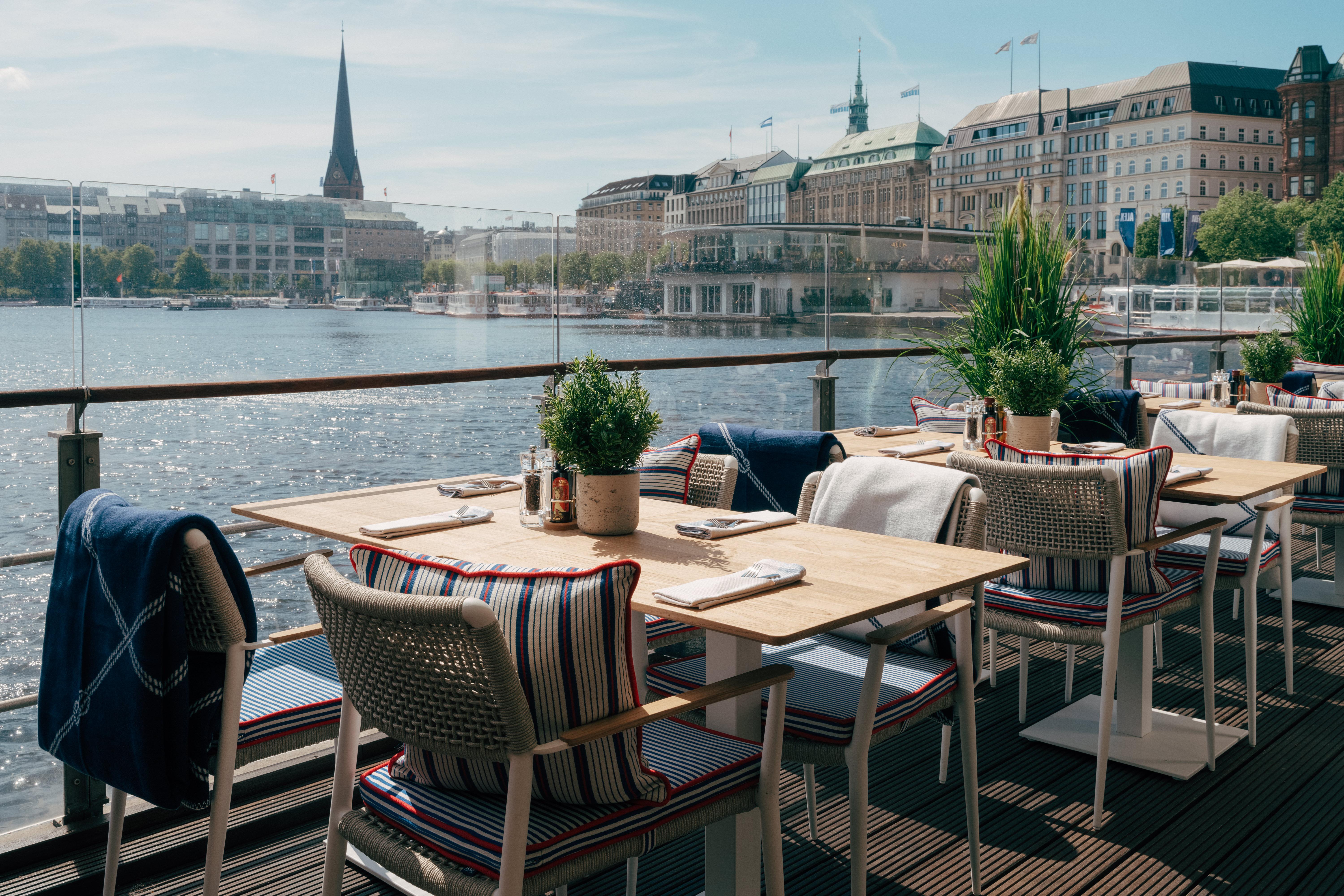Deck 4 open-air champagne rooftop terrace overlooking Inner Alster Lake