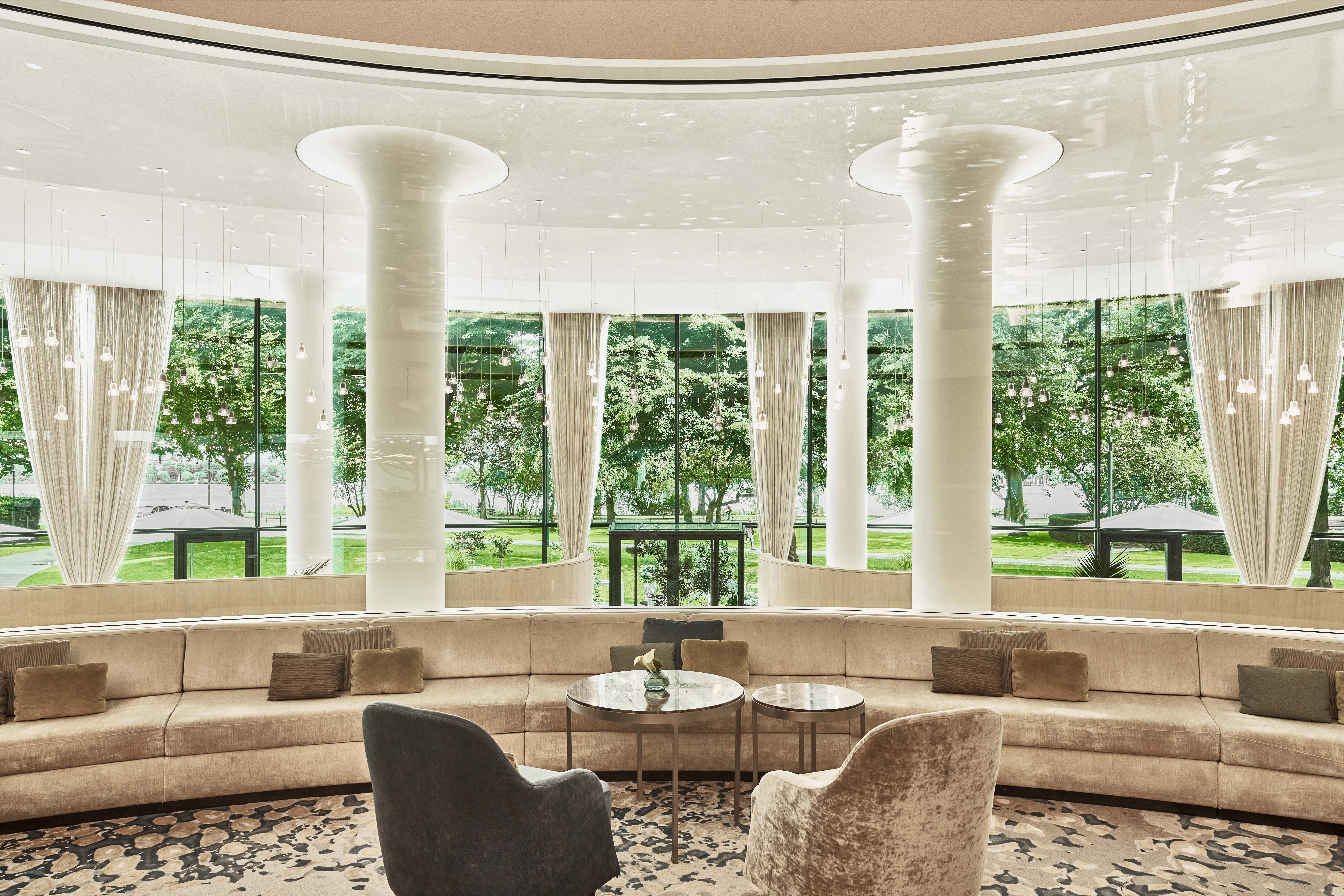 27-Meter Atrium Lounge