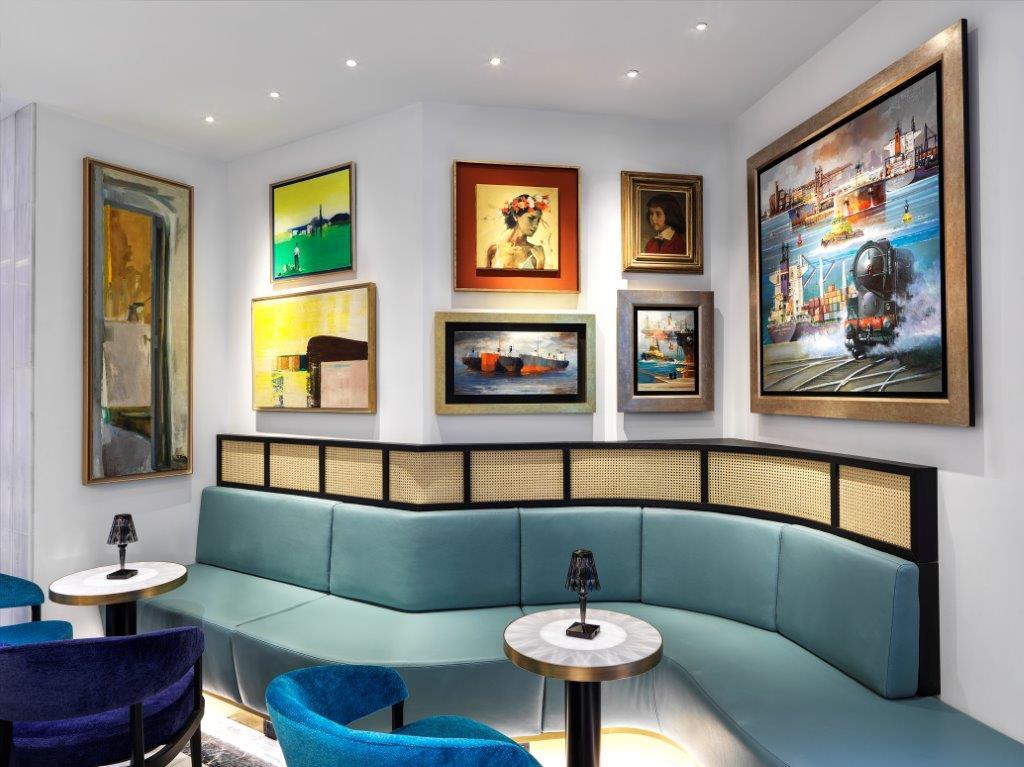 Galerie Café on the lobby level celebrating Greek artistic heritage and craft cocktails
