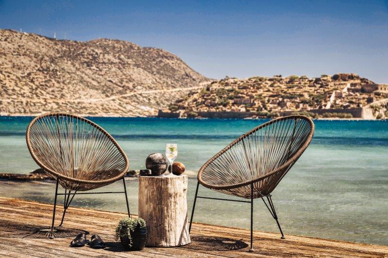 Tholos & Breeze Beach Lounge