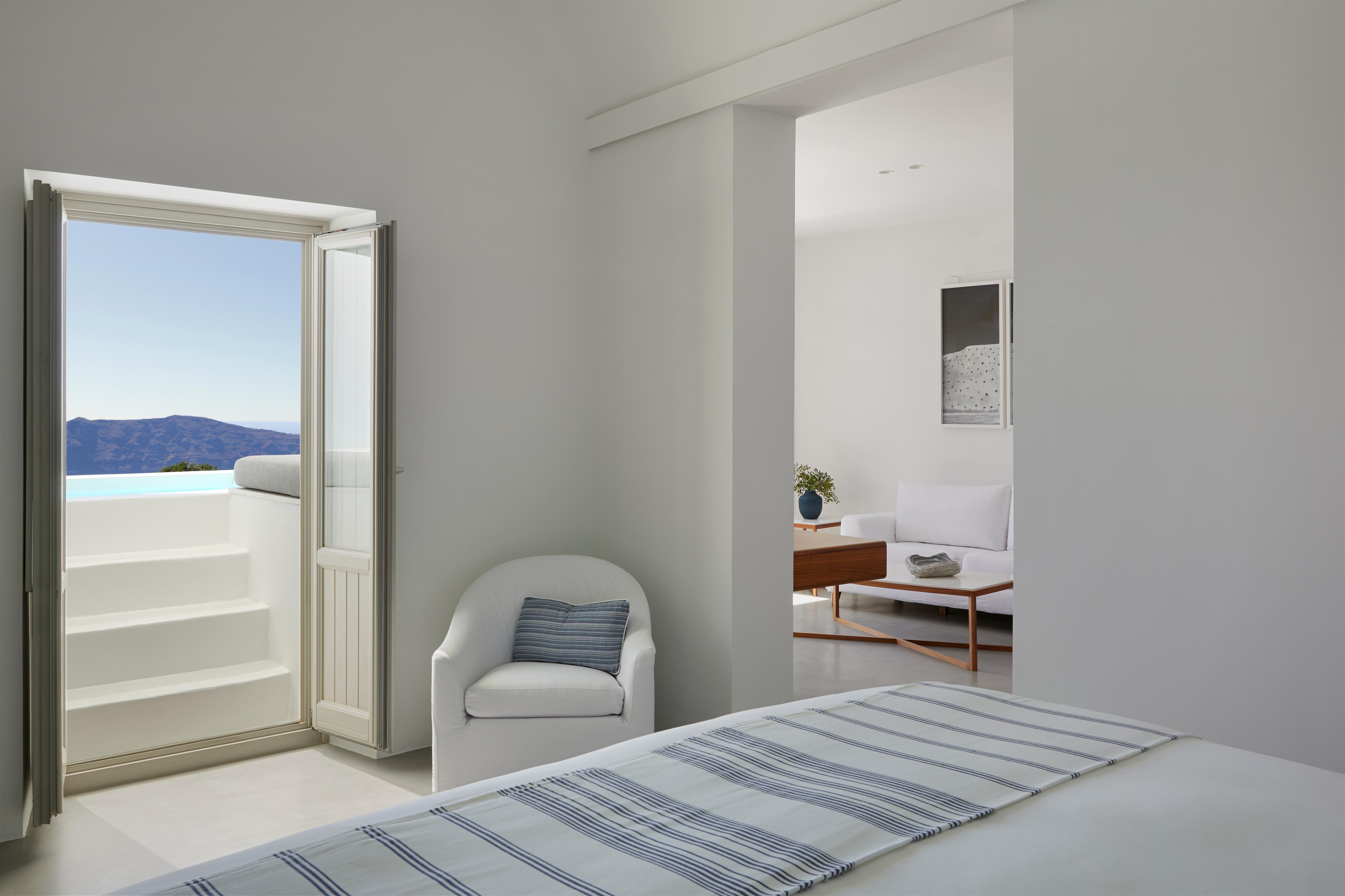 Superior Suite Private Heated Plunge Pool overlooking Skaros Rock