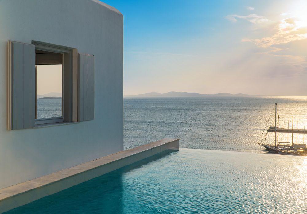 Laveer One-Bedroom Pool Suite Private Infinity Swimming Pool and Furnished Sun Deck