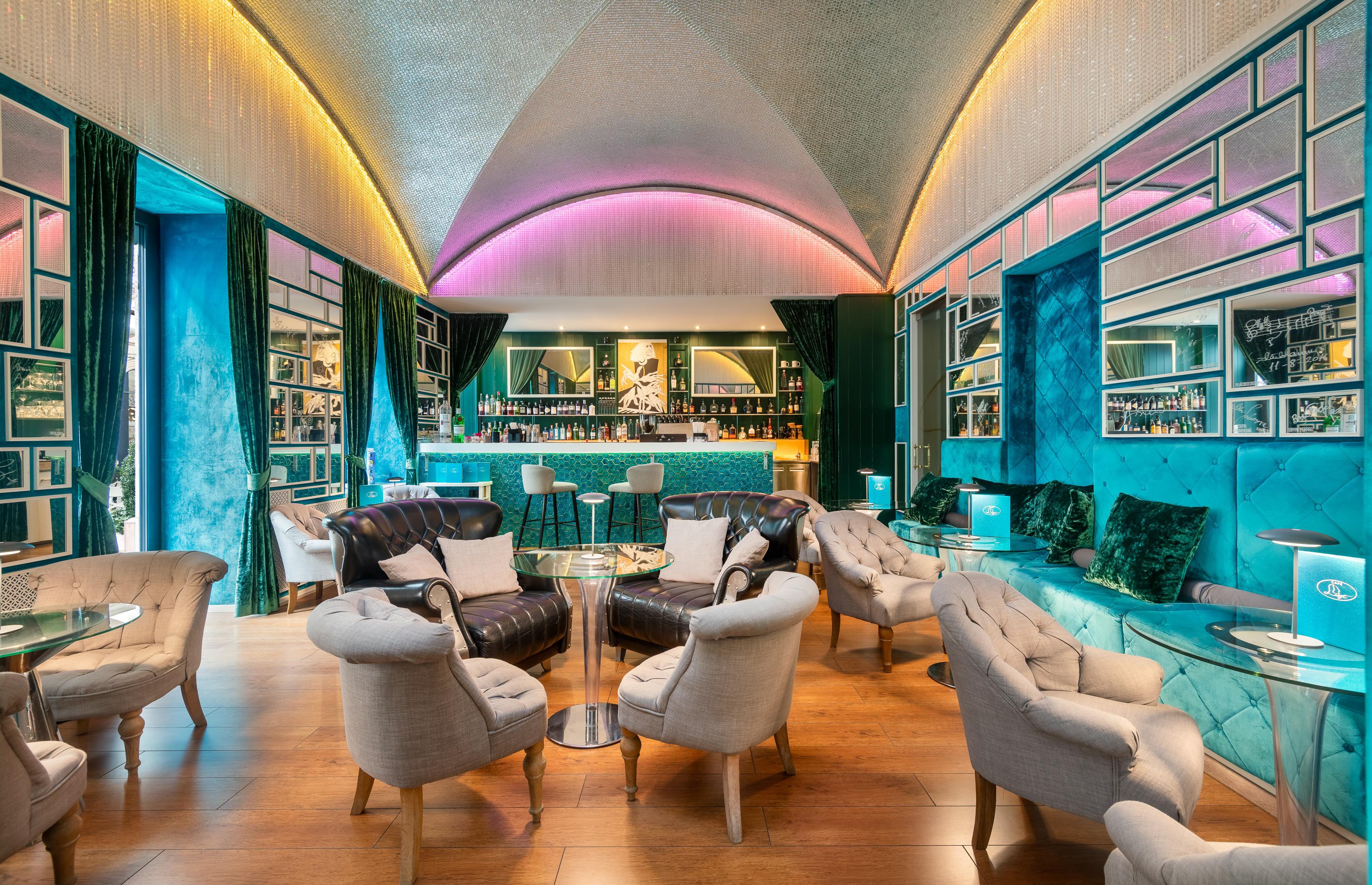 Café Liszt Mirror Bar