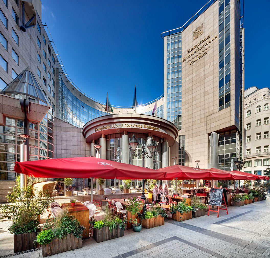ÉS Bisztró Summer Terrace on Fashion Street