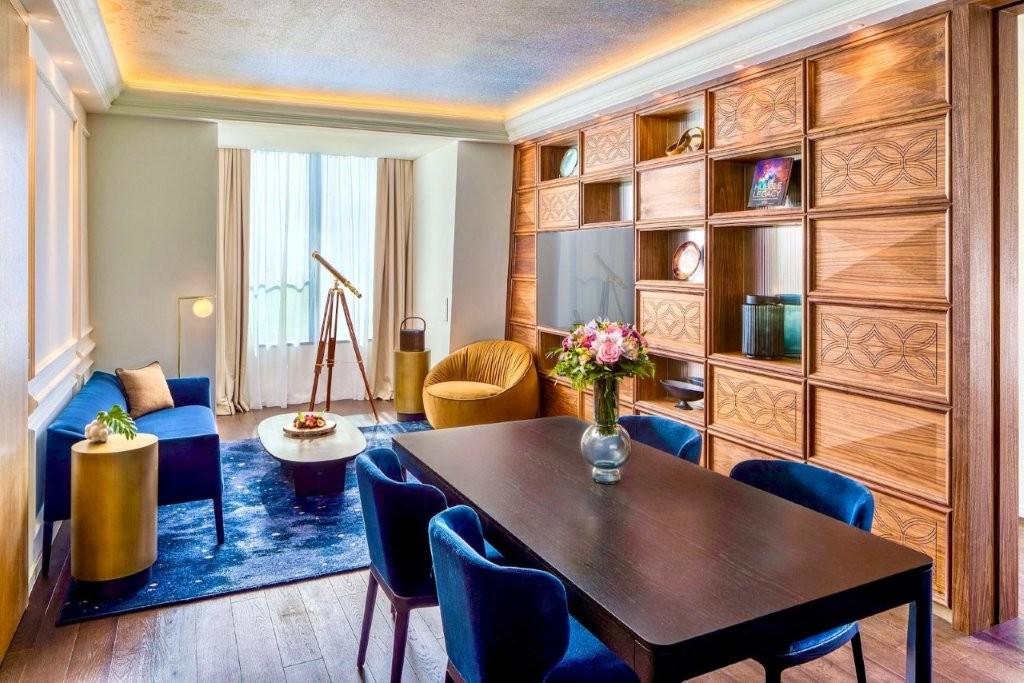 Observatory Suite Master Living Salon