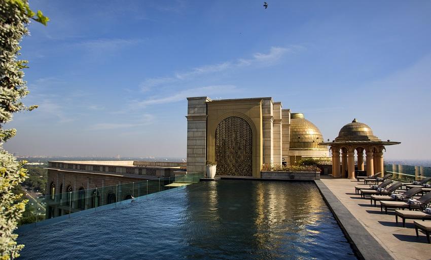 Rooftop Temperature-Controlled Infinity Pool