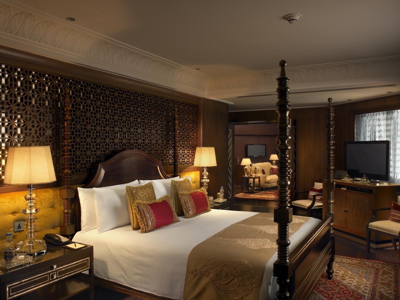 Royal Suite Four-Poster Master Bedroom