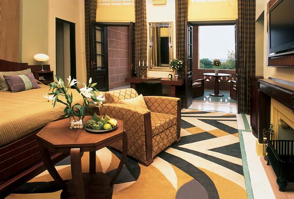 Regal Suite Living Salon