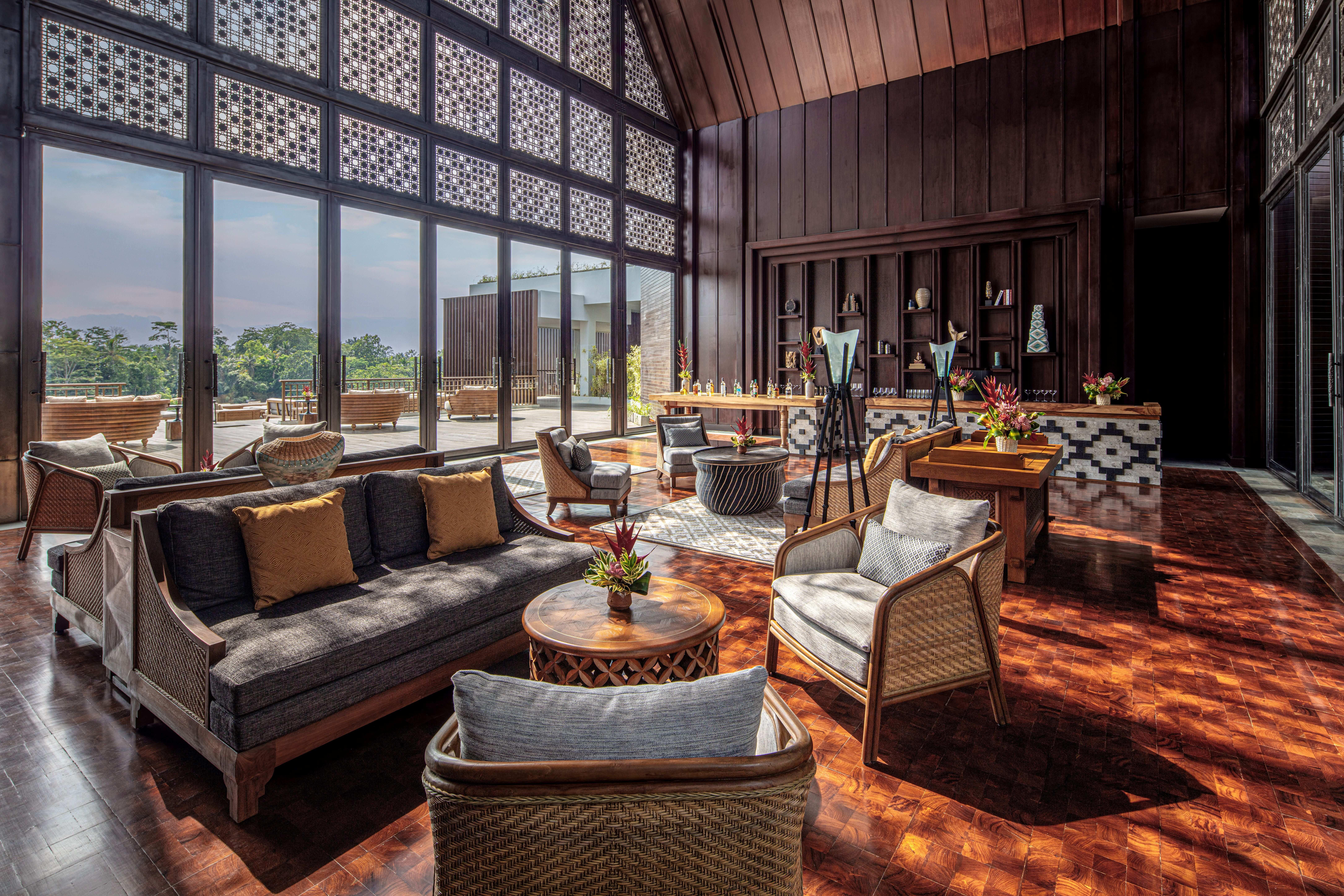 Lobby Lounge Deck