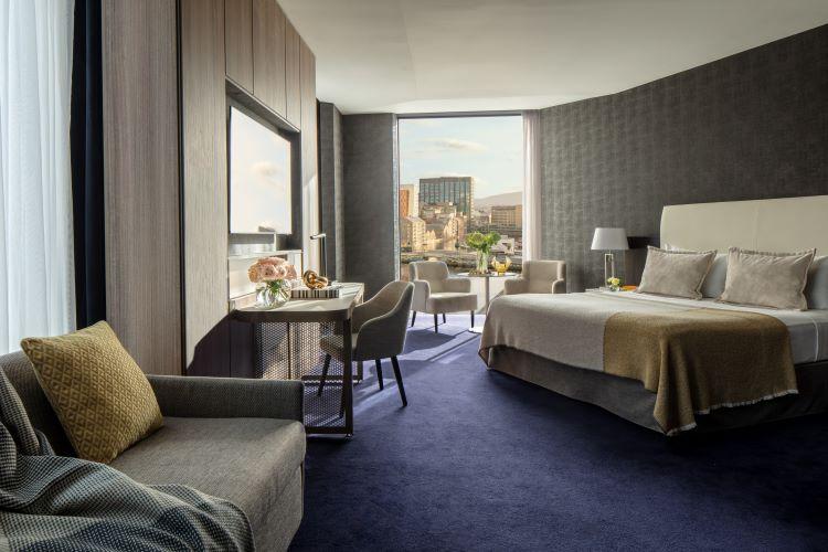 Junior Corner Suite with Grand Canal Views