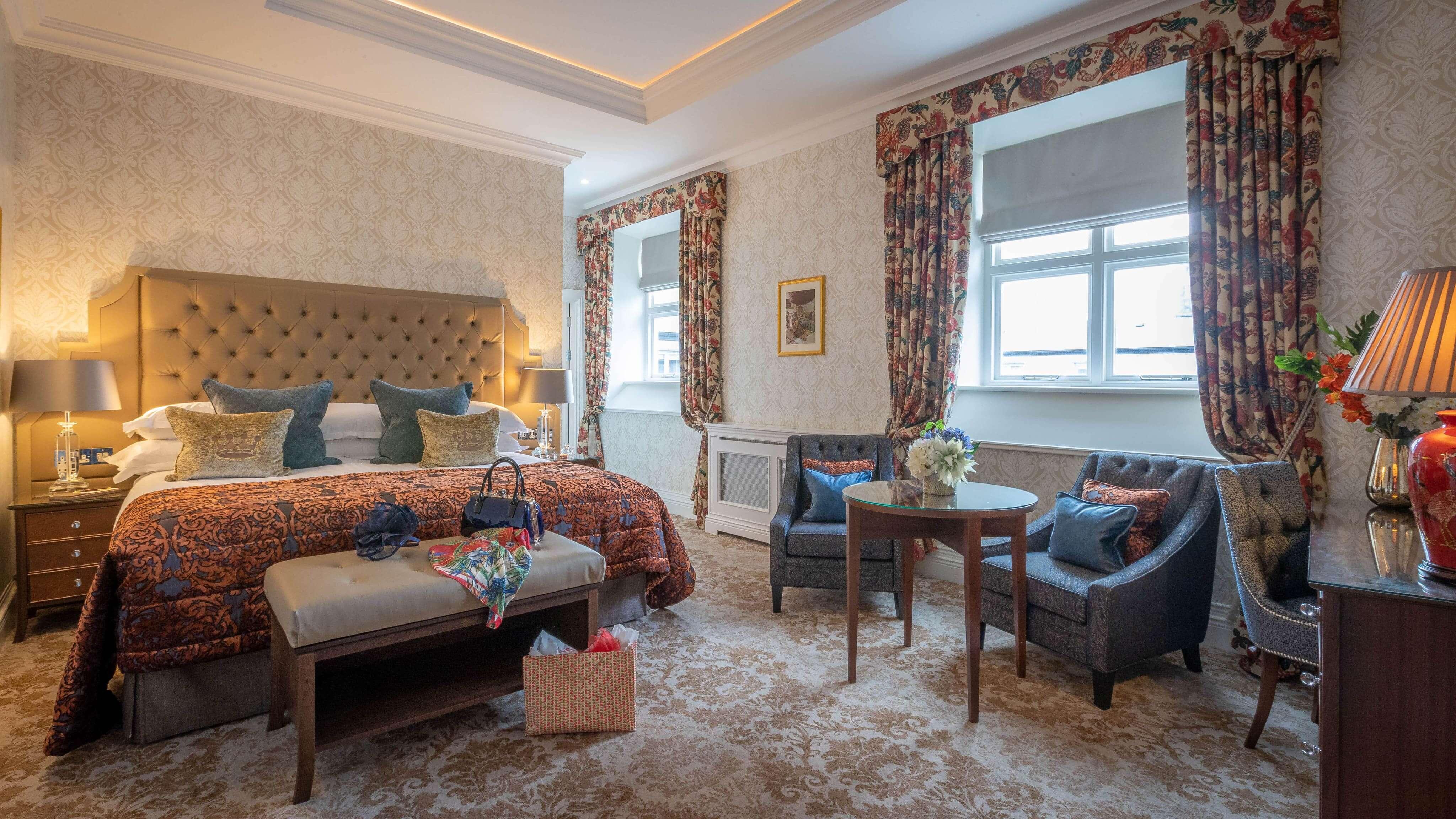 Queen Anne Classic Bedroom with Luxury Castle Heritage