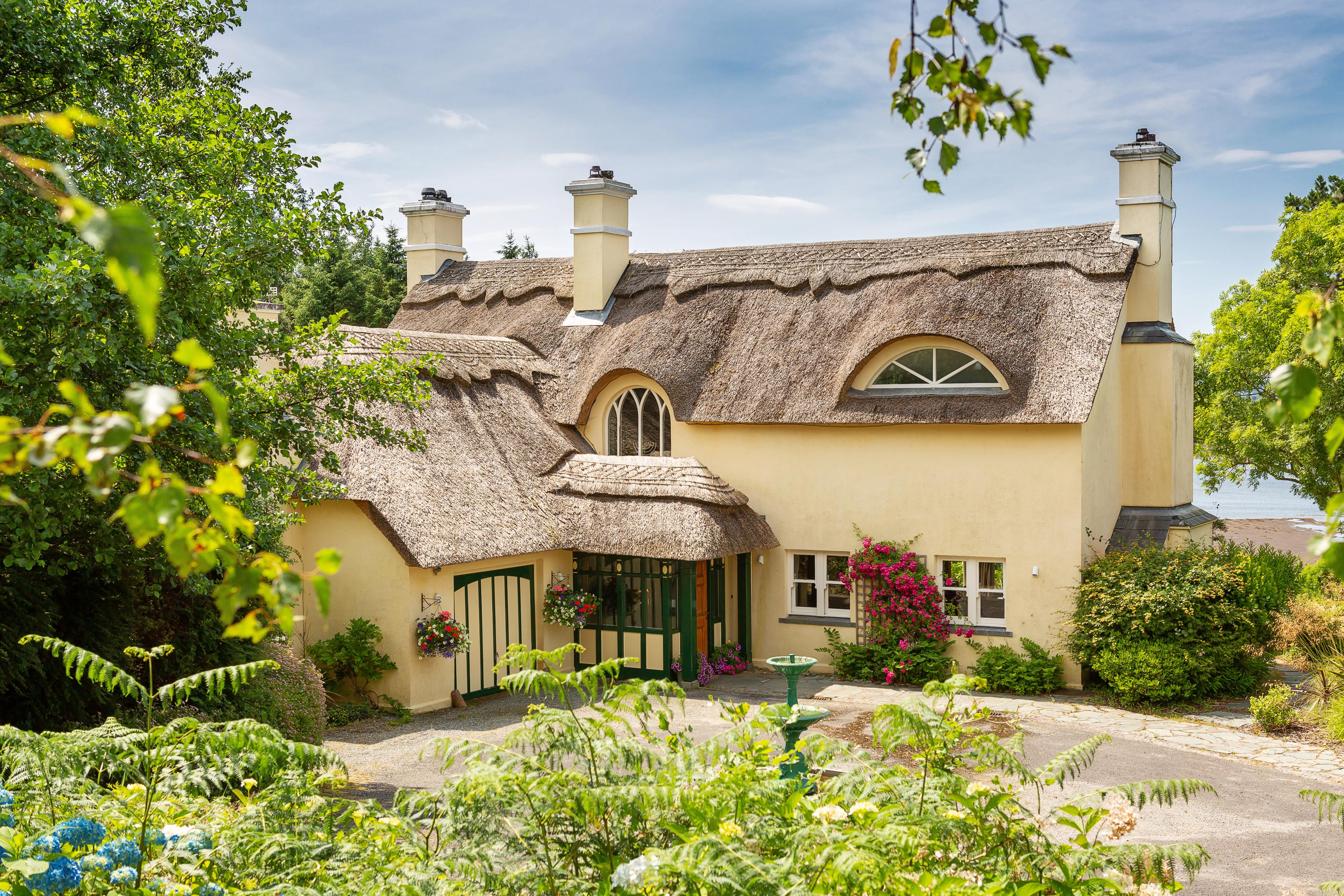 Little Hay Thatched Cottage, an enchanting private residential sanctuary