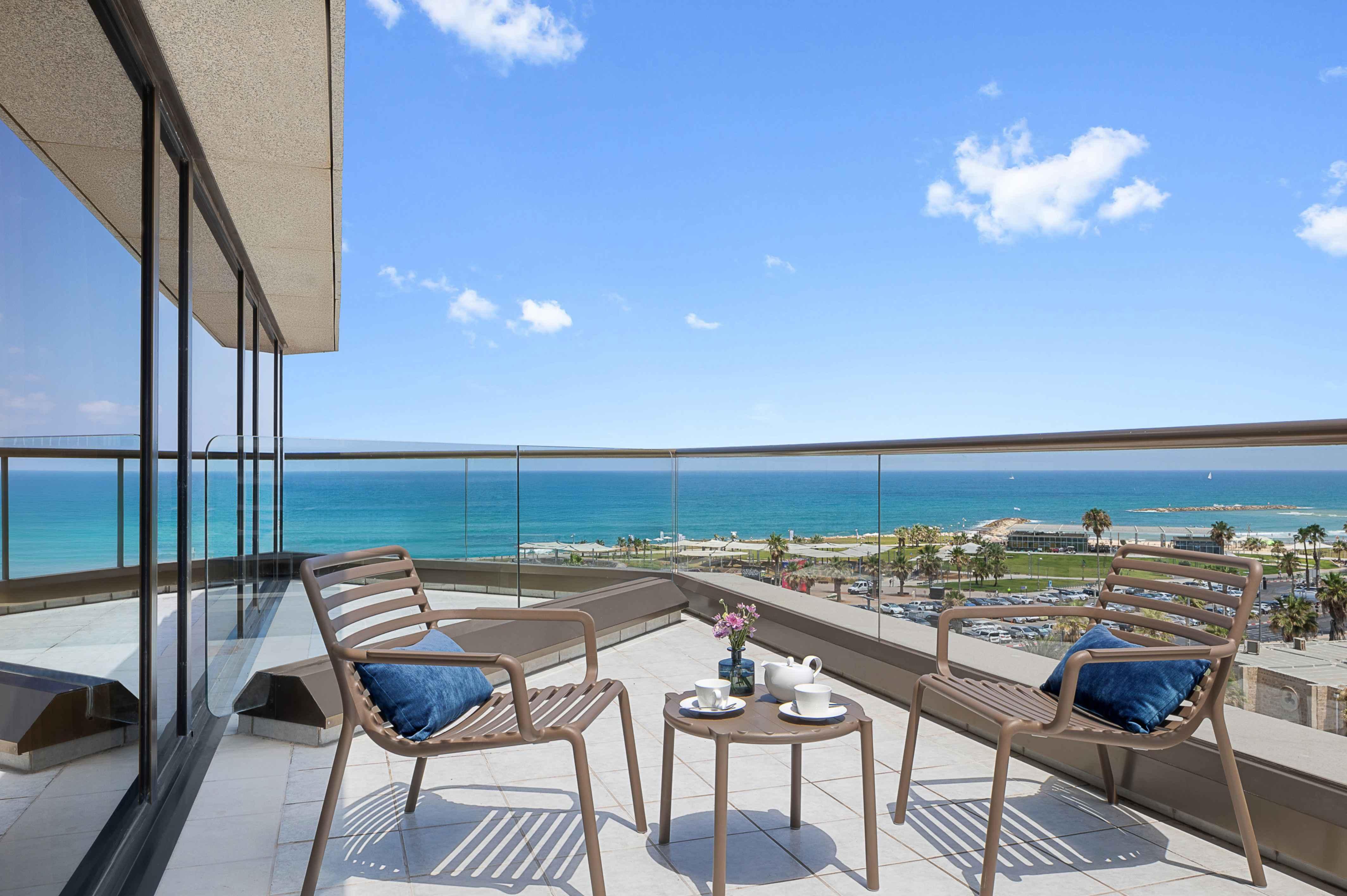 InterContinental David Tel Aviv Saltwater Pool Deck