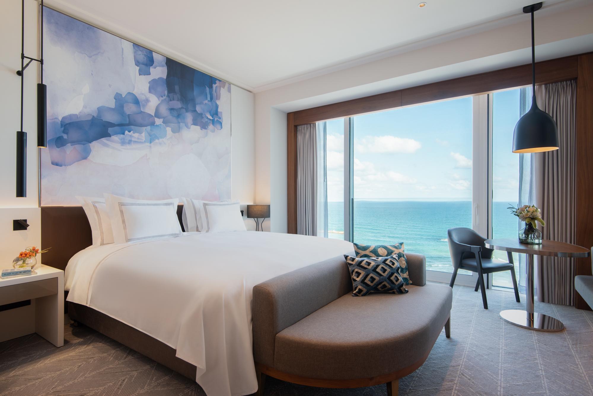 Deluxe Seafront Room