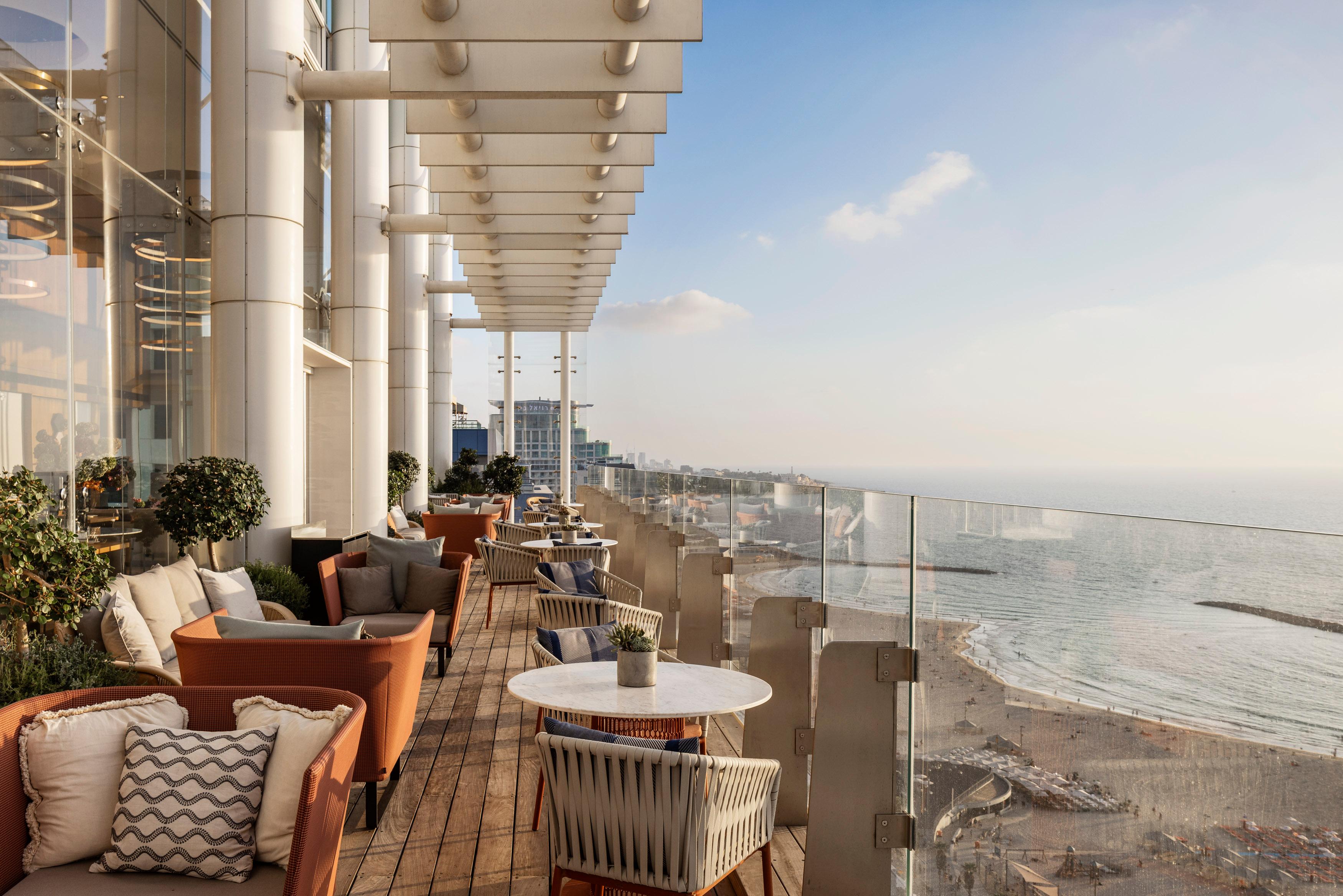 22nd-Floor Horizon Lounge Terrace