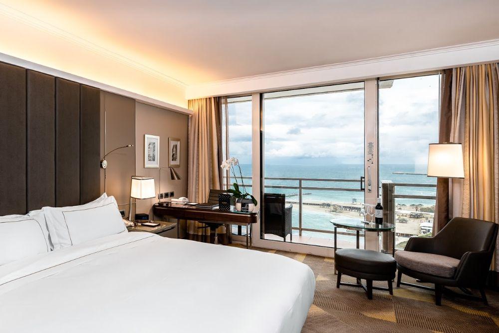 Corner Vista Suite with Sea View