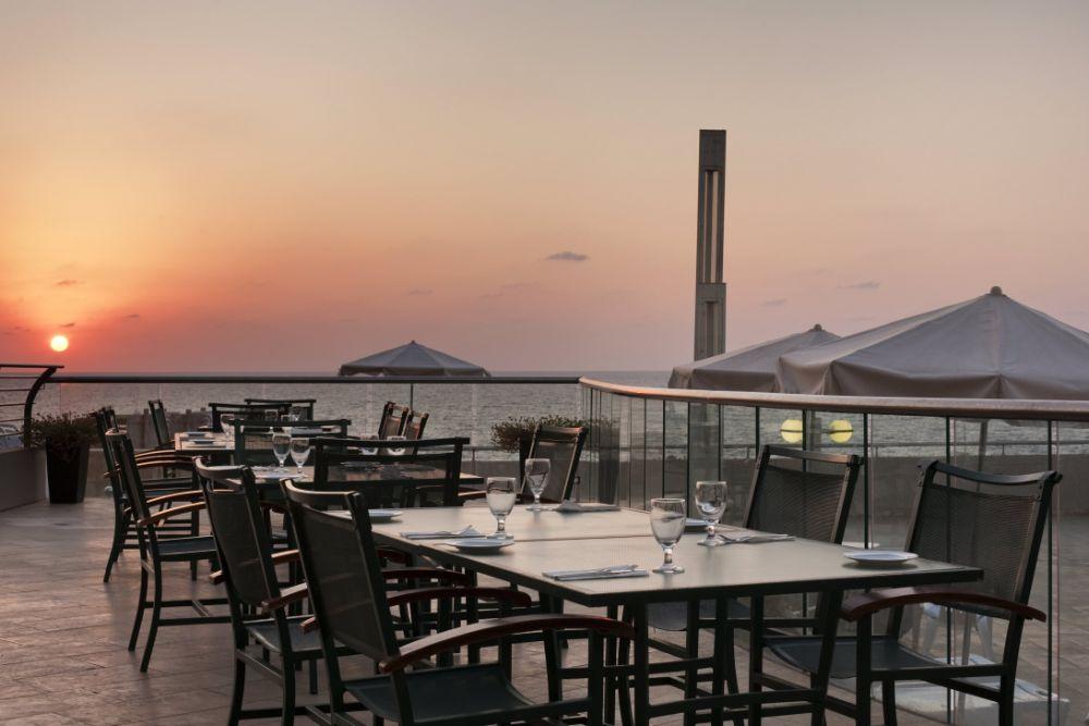 Pool Bar Al Fresco Deck