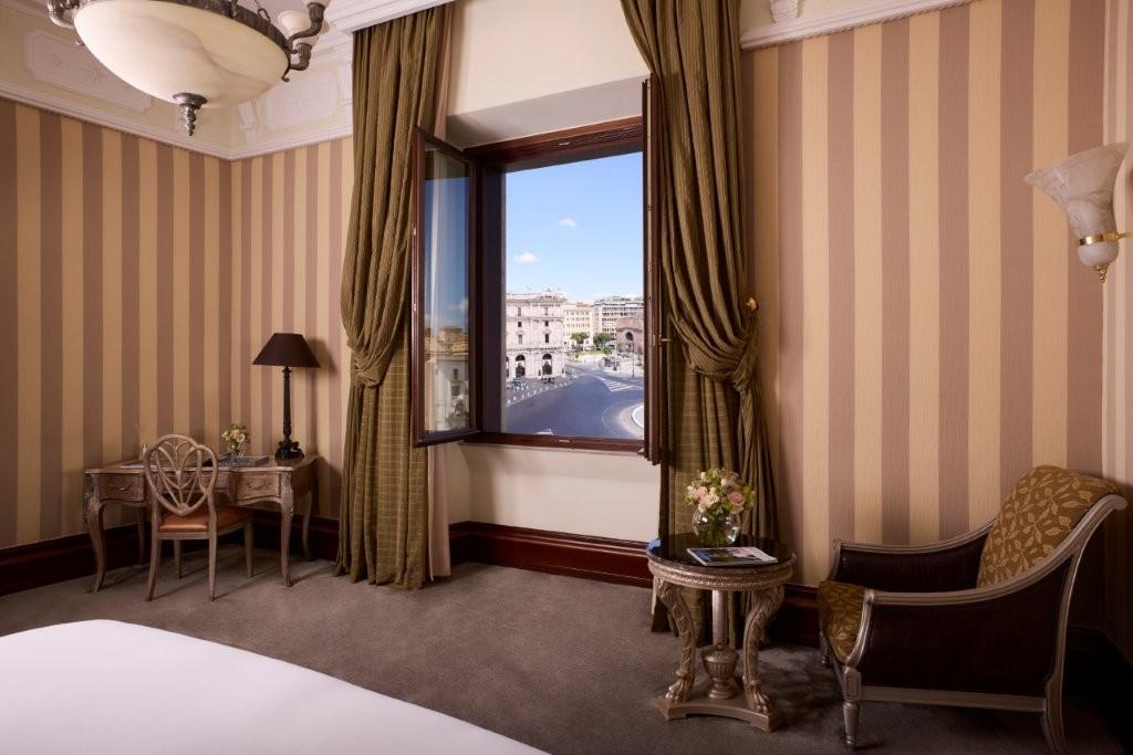 Junior Suite with Private Balcony Overlooking Piazza della Repubblica