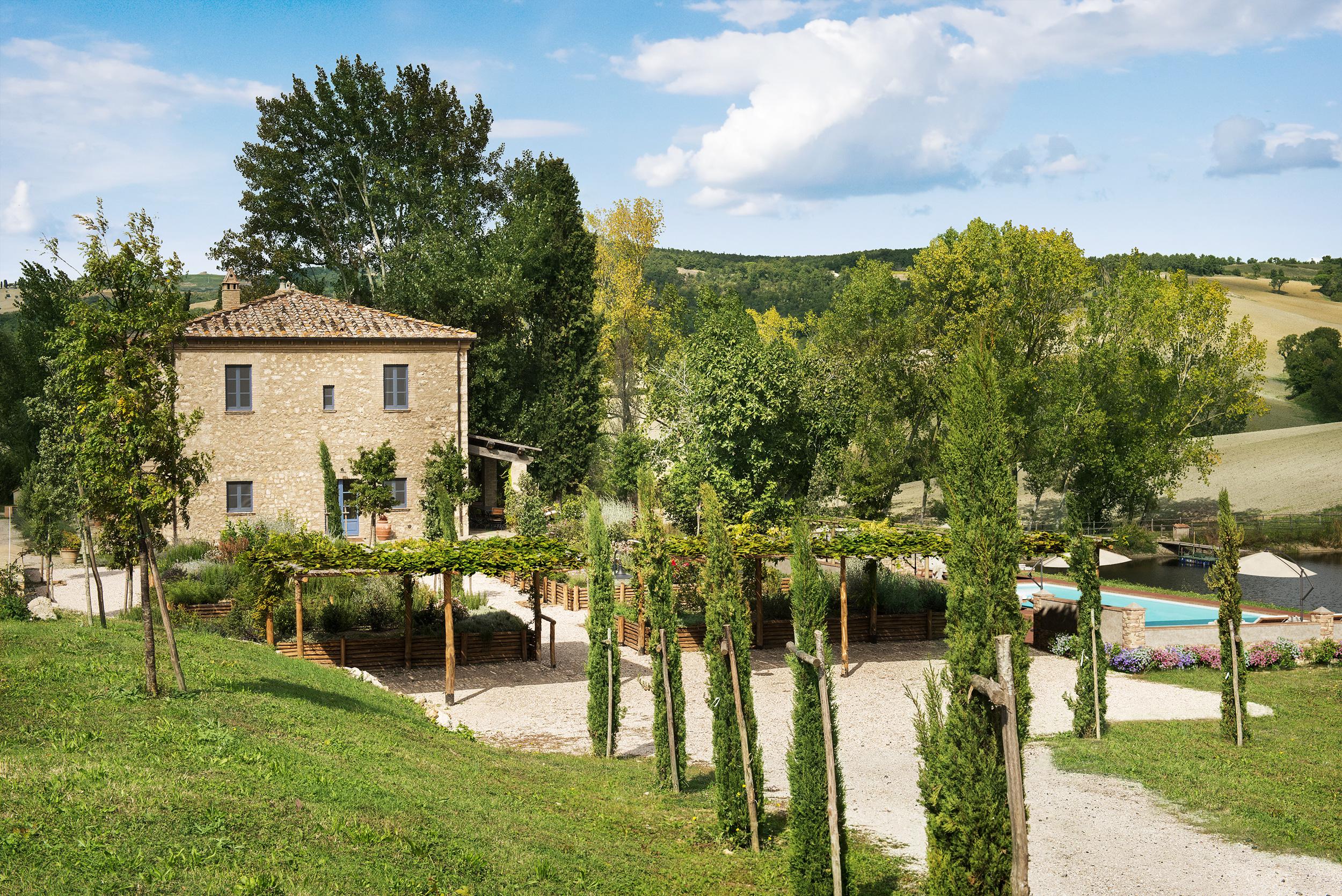 Historic Tuscan Stone Cottage Maisonnette with Secluded Private Pool and Garden Sanctuary