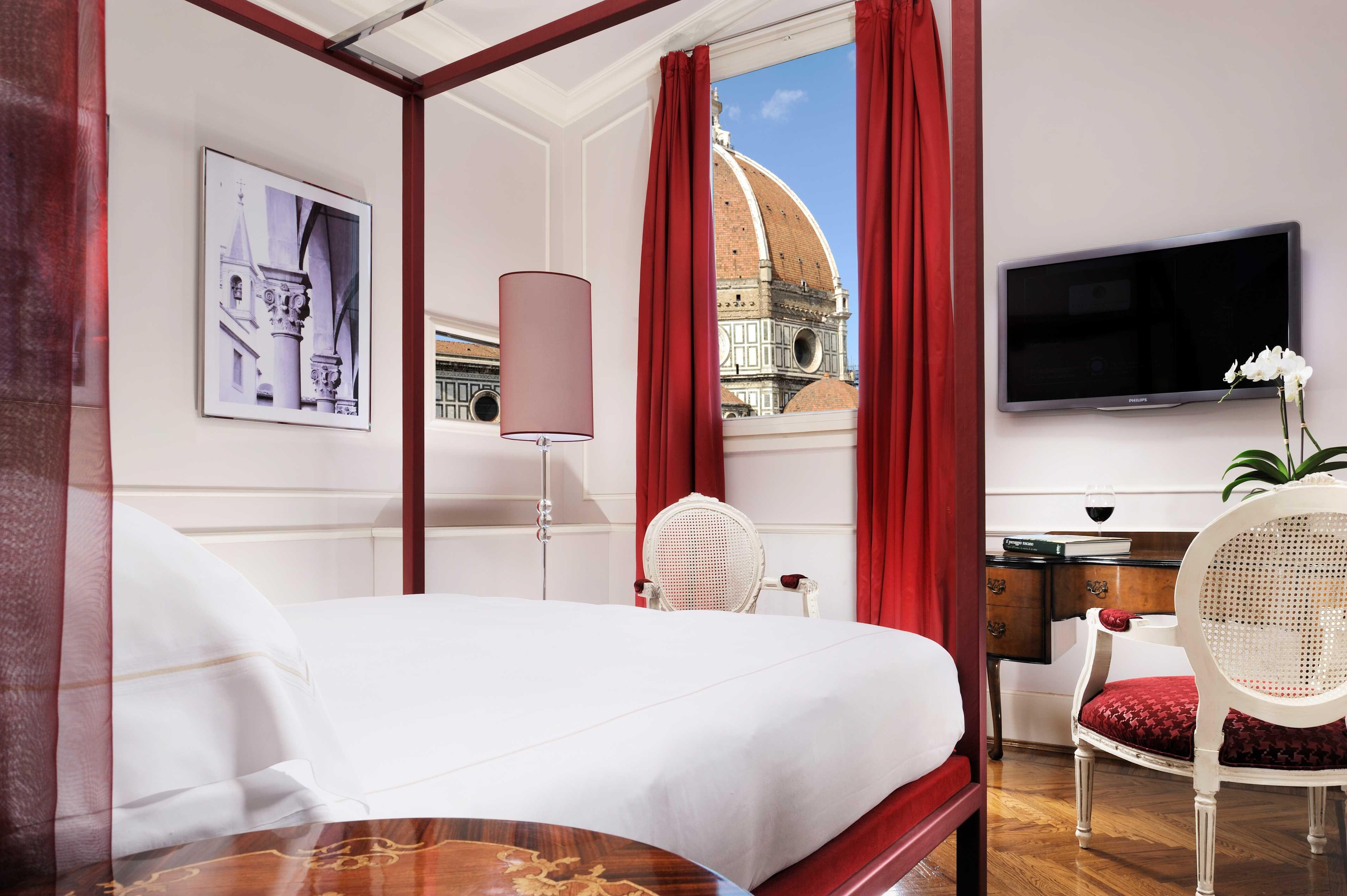 Duomo View Suite Bedroom Overlooking Cathedral Dome